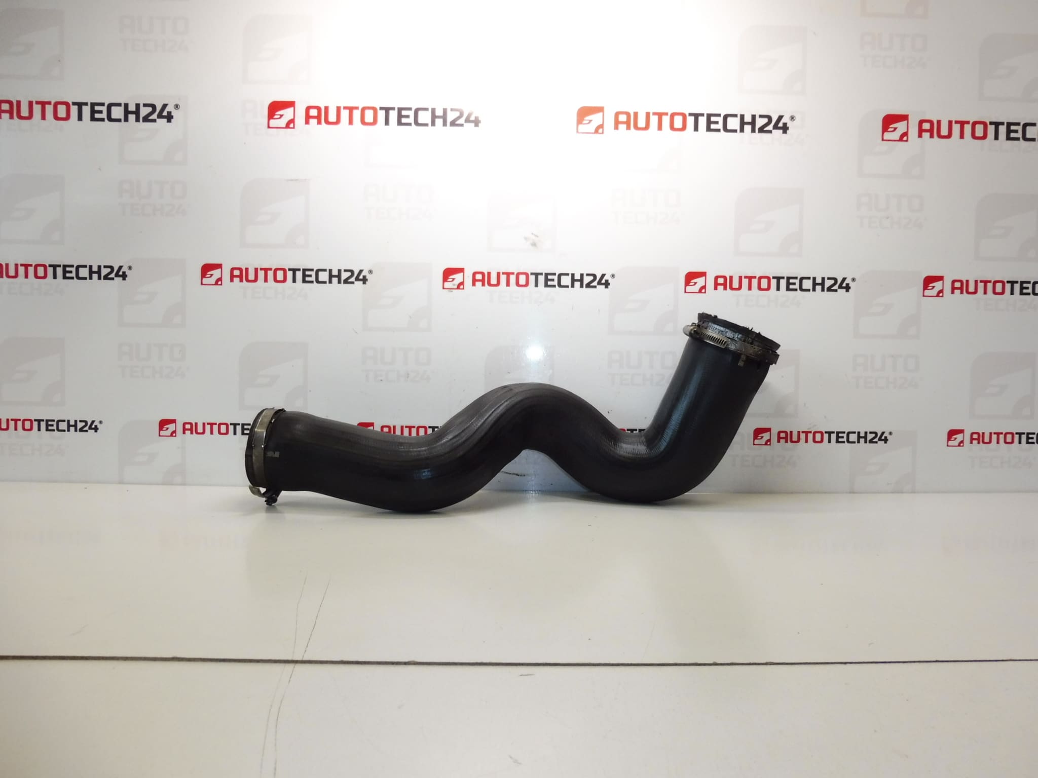 Levegőcsatlakozás Citroën Peugeot 2.0 és 2.2 HDI hőcserélőhöz 0382W8