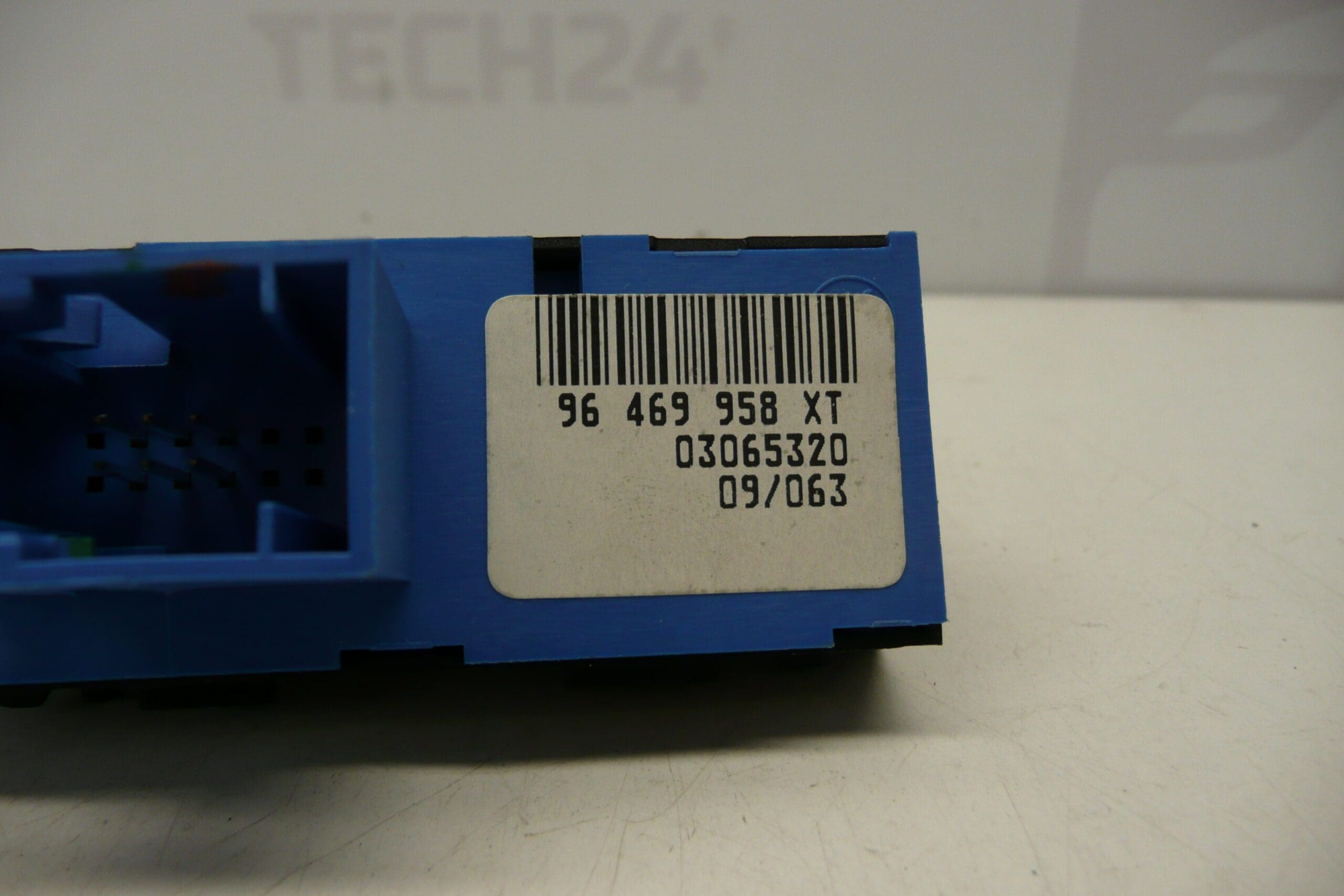 PDC- és központi zár kapcsoló Peugeot 407 cikkszám 96469958XT 6554EY - Image 2