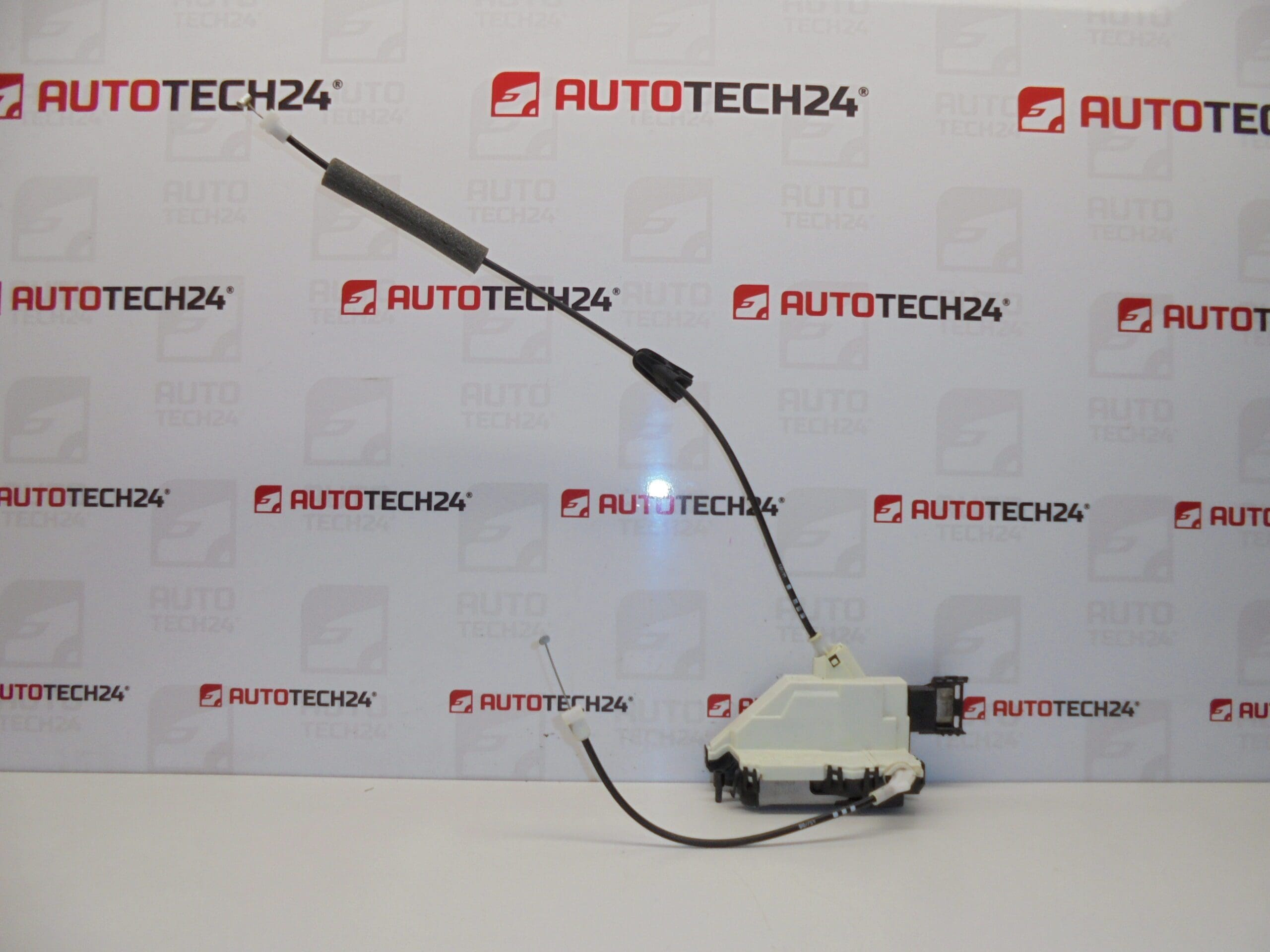 Jobb hátsó ajtózár Peugeot 308 9138Z3 9800617280