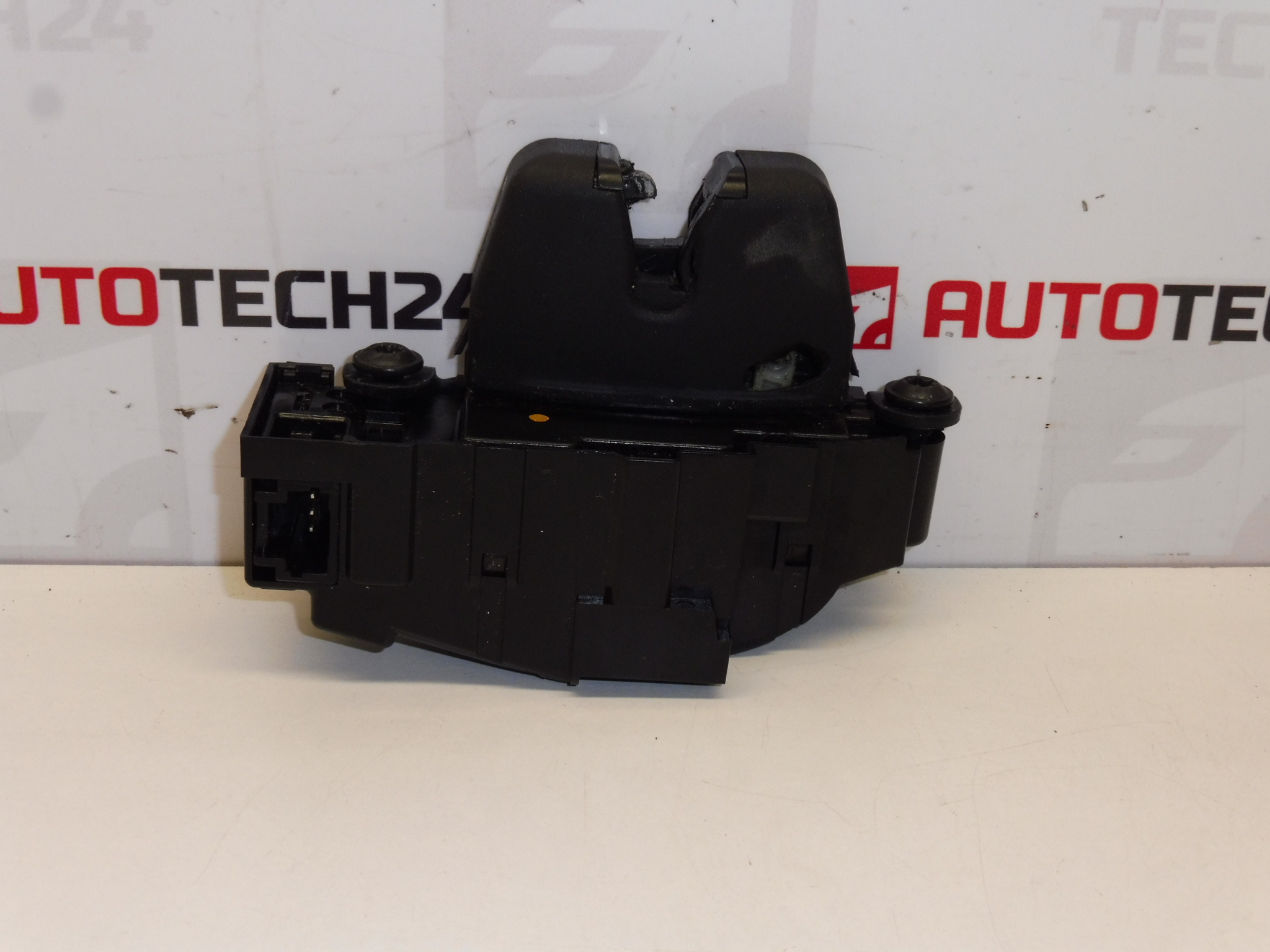 Csomagtérajtó zár Citroën Peugeot 9671153680 8719G7