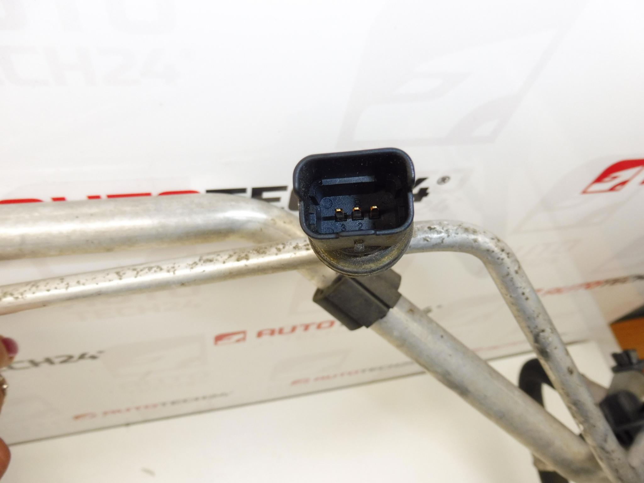 Klímacső Peugeot Citroën 9684368380 6477F4 - enyhe deformáció