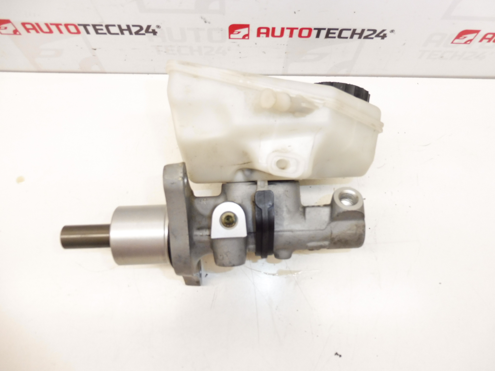 Főfékhenger Bosch Citroën Peugeot 9467533880 4601T0