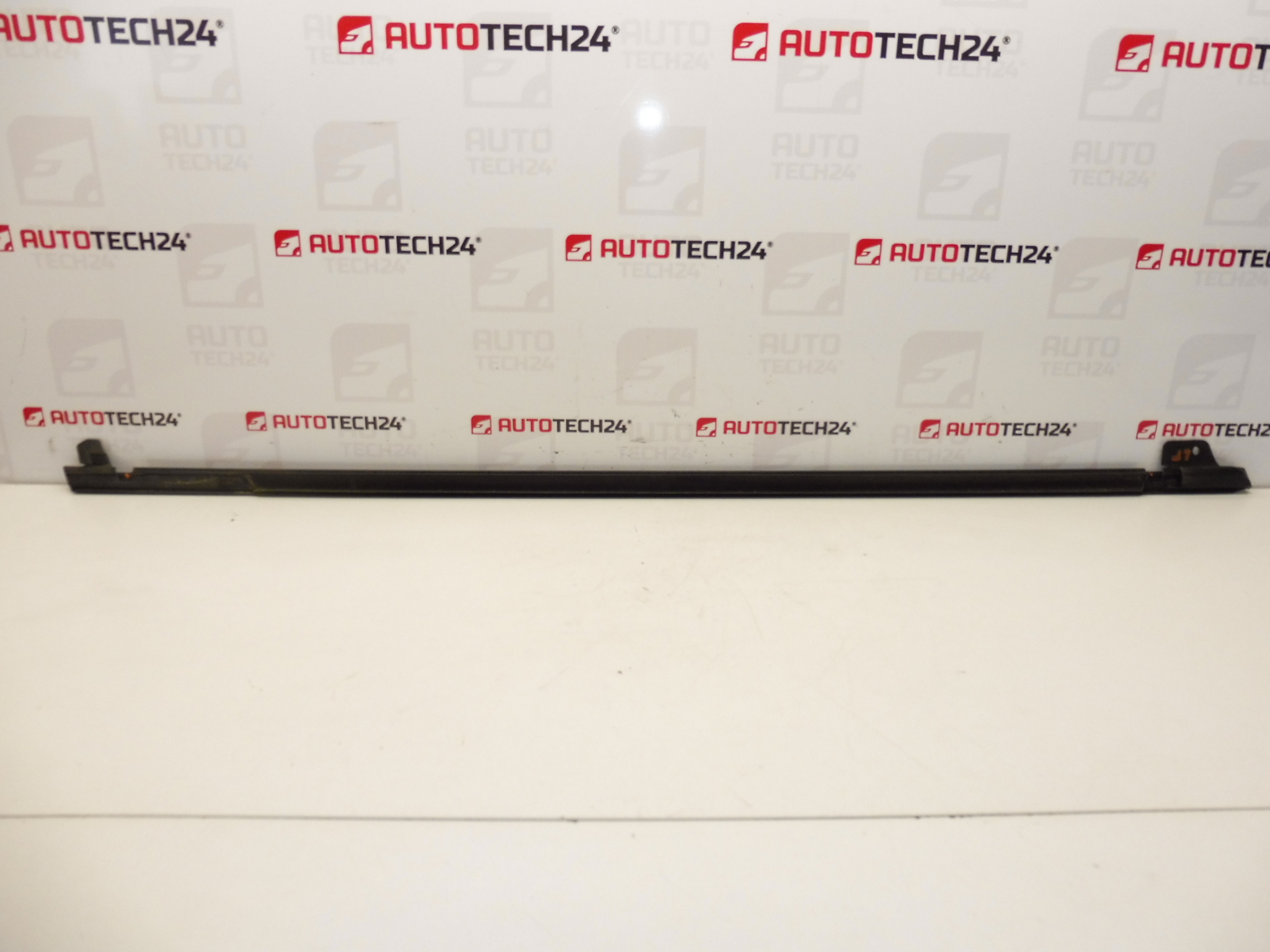 KRÓM csík bal első ajtóhoz Citroen C4 Picasso 9334P7