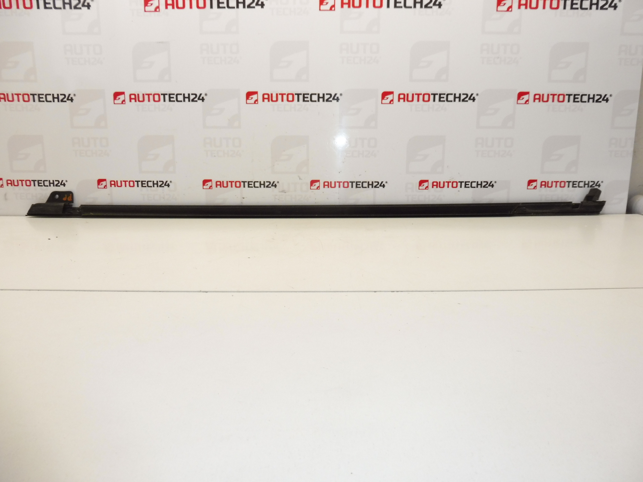 KRÓM csík a jobb első ajtóhoz Citroen C4 Picasso 9334P8