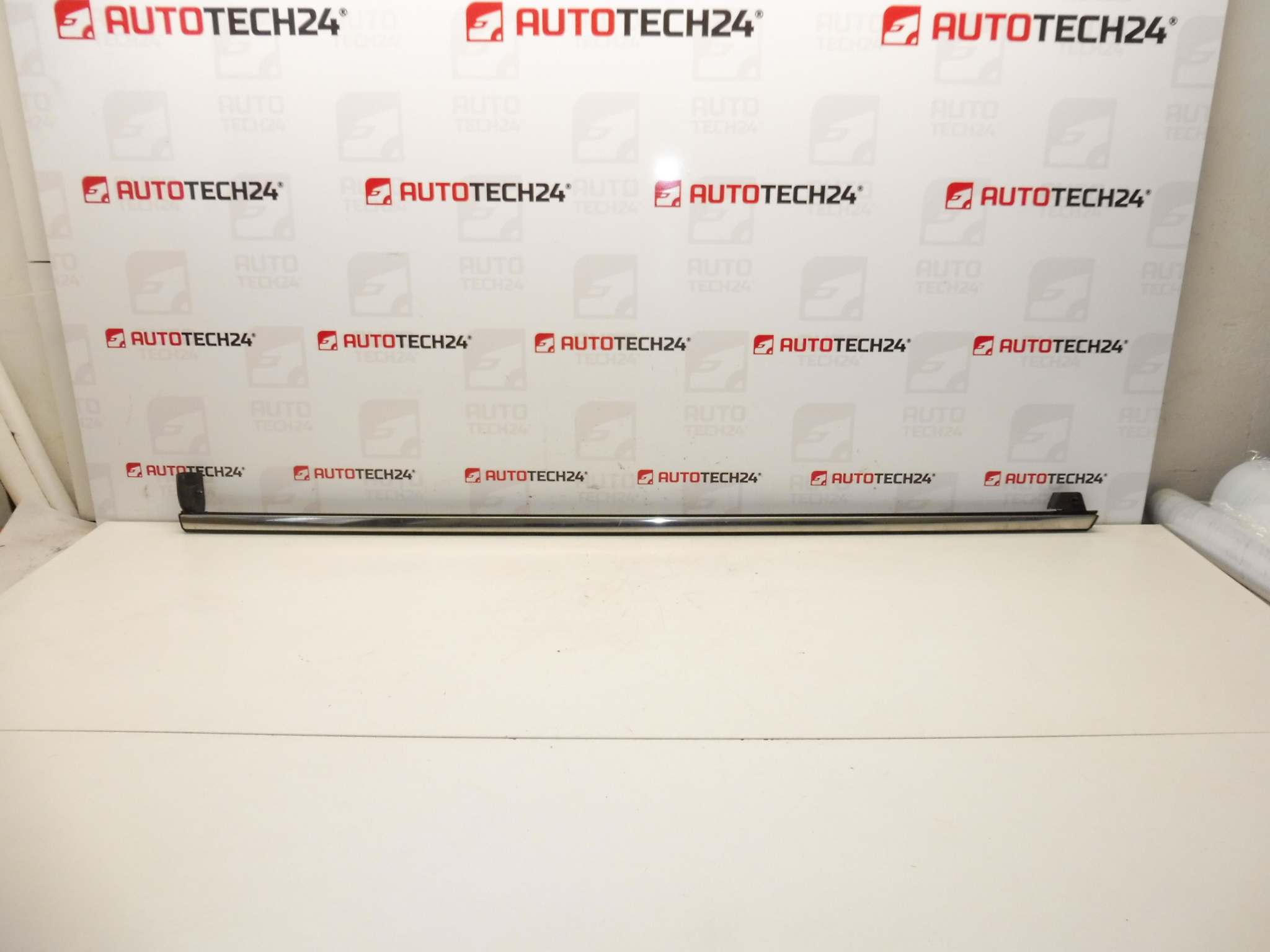 KRÓM csík bal hátsó ajtóhoz Citroen C4 Picasso 9334N9