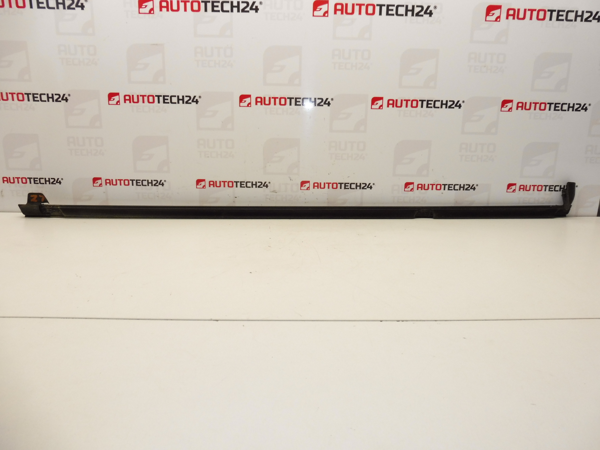 KRÓM csík bal hátsó ajtóhoz Citroen C4 Picasso 9334N9