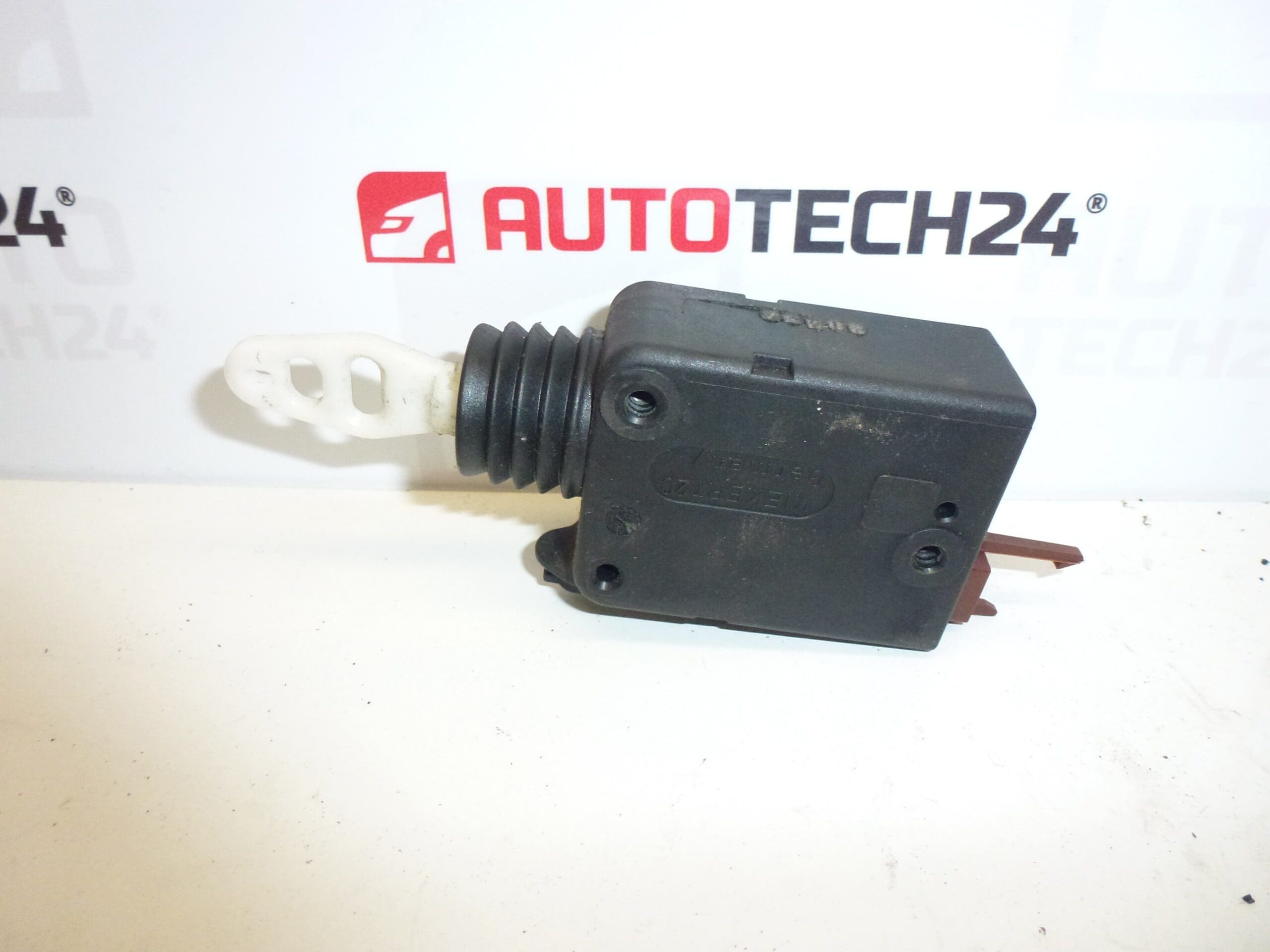 Citroën Peugeot 661503 zár motor