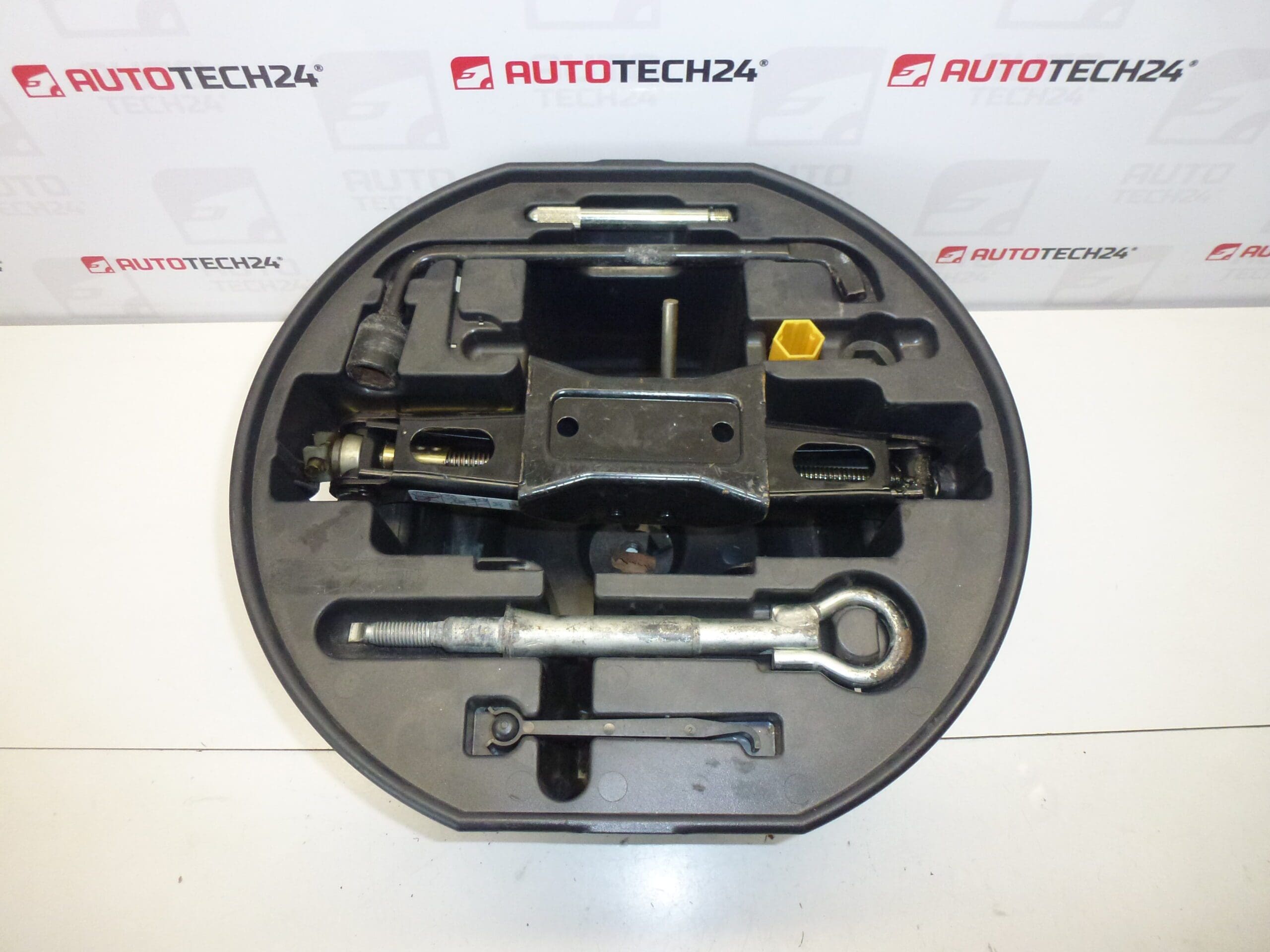 Szerszámok, kar, kulcs, vonószem Citroën C4