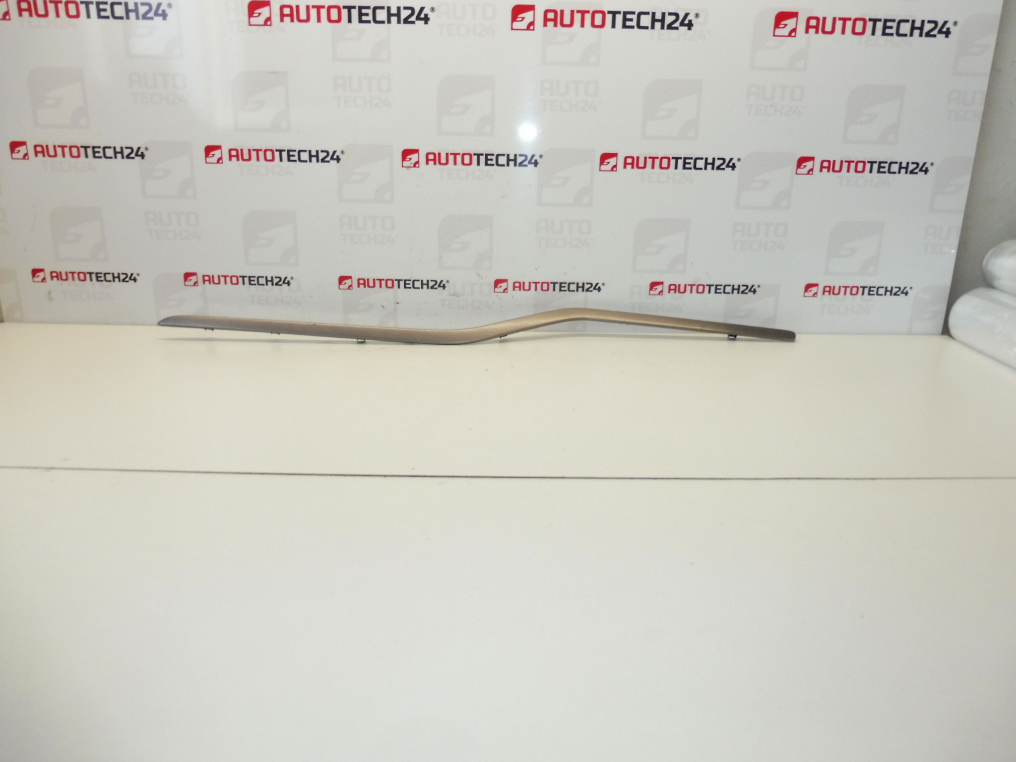 Műszerfal díszléc Citroën C5 X7 9683709880 8231S1