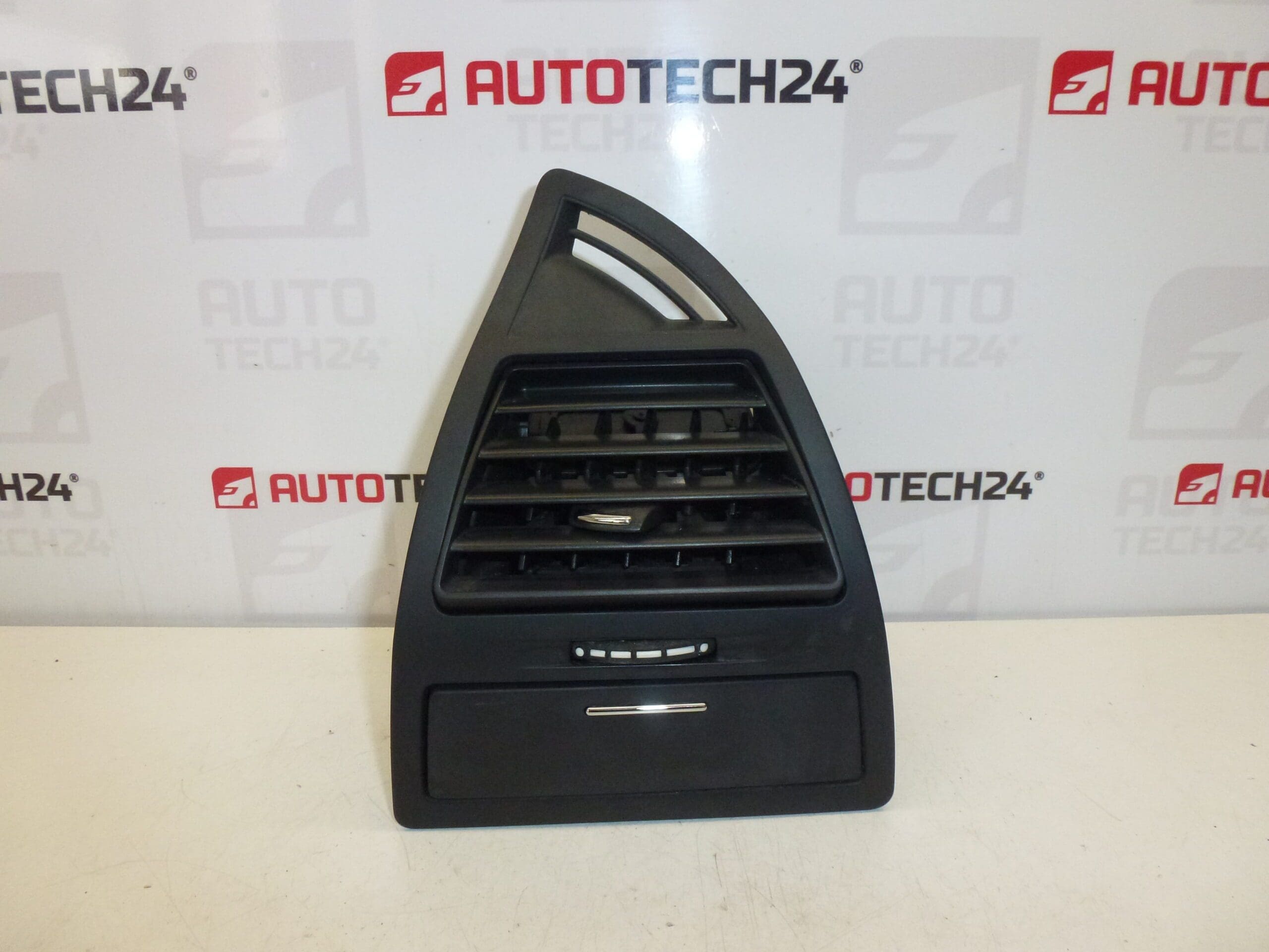 Szellőzőnyílás bal oldali Citroën C4 9646338077 8265Q0 8265P8