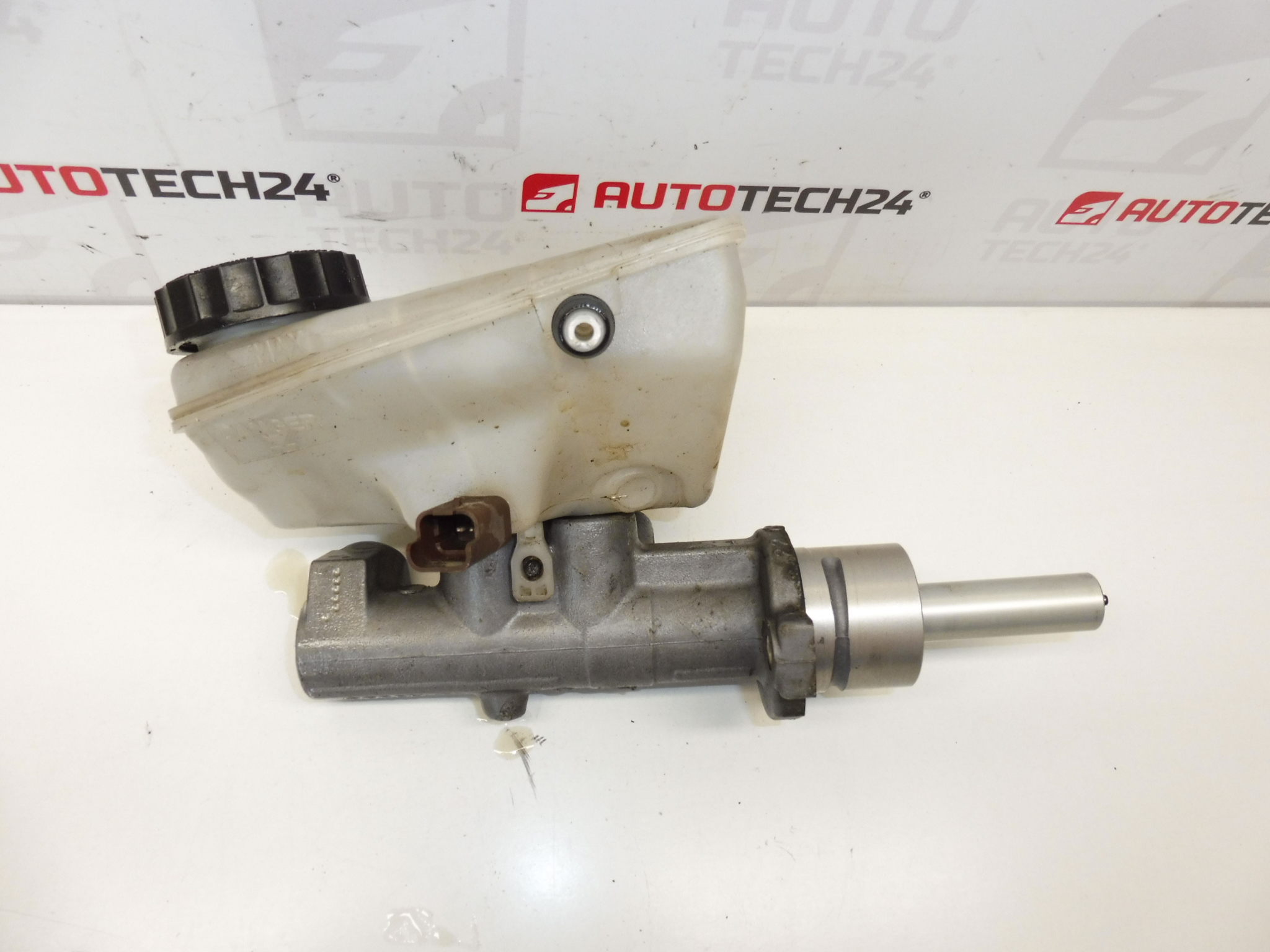 Főfékhenger Bosch Citroën Peugeot Y21311 4601L6 463591