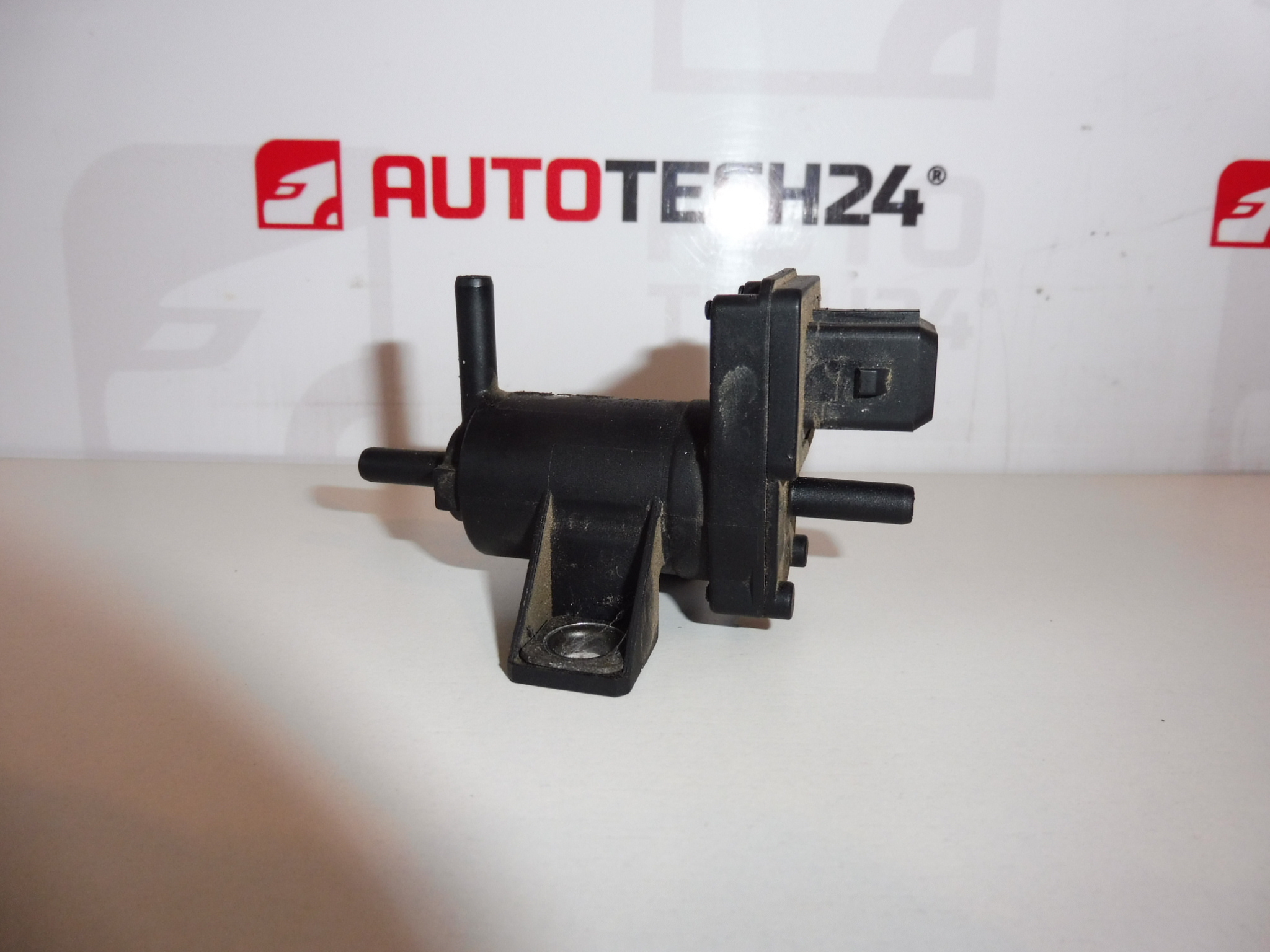 Vákuumszelep Eaton Citroën Peugeot 1951610 1628CH
