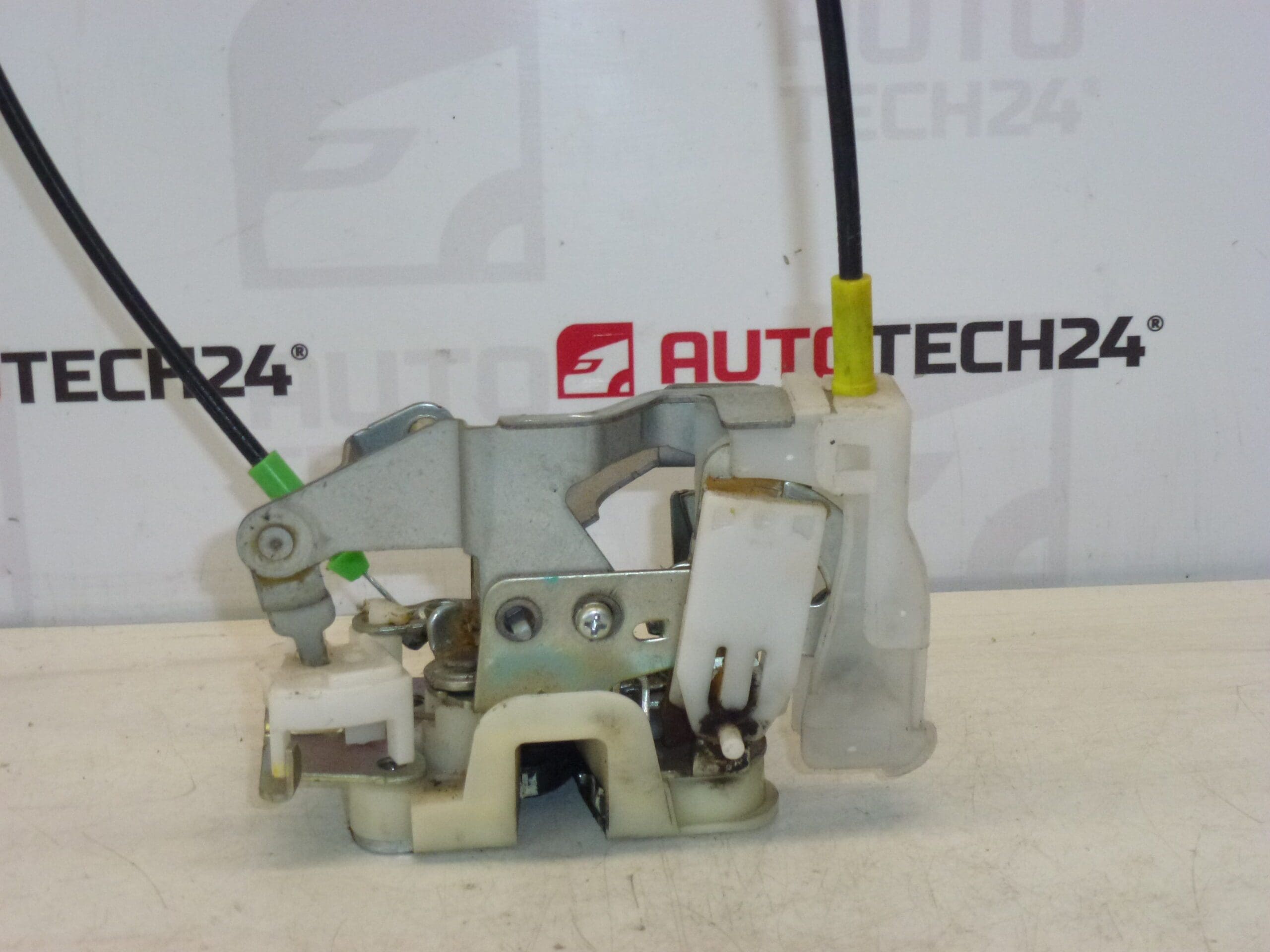 Jobb hátsó ajtózár Citroën C1 Peugeot 107 9138G4