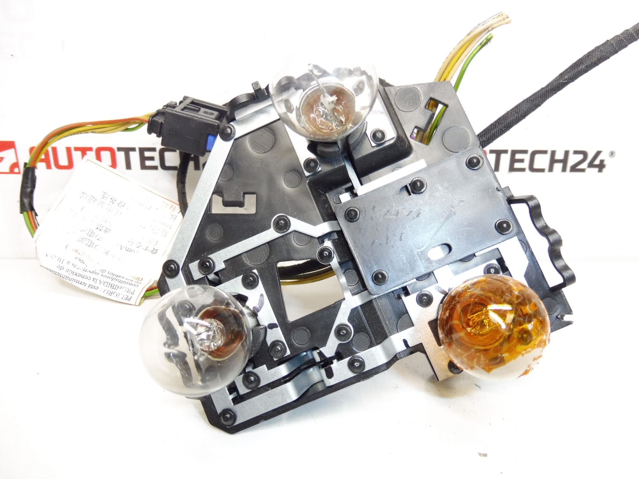 Bal hátsó lámpa foglalat vezetékekkel Peugeot 206+ 6350GV