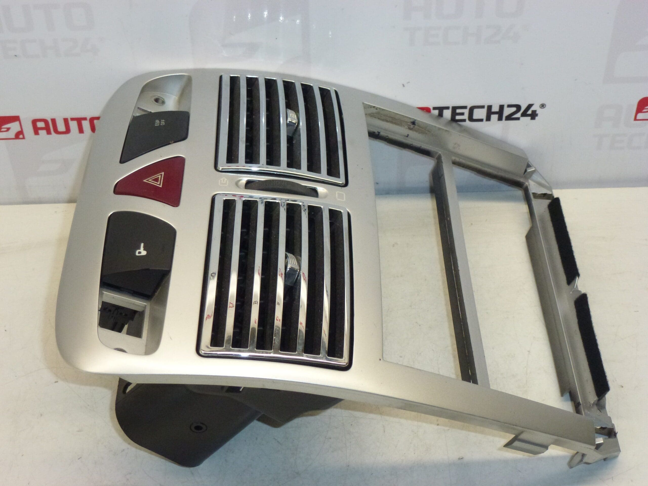 Rádiókeret ventilátorral Peugeot 307 9634505077 8211CZ