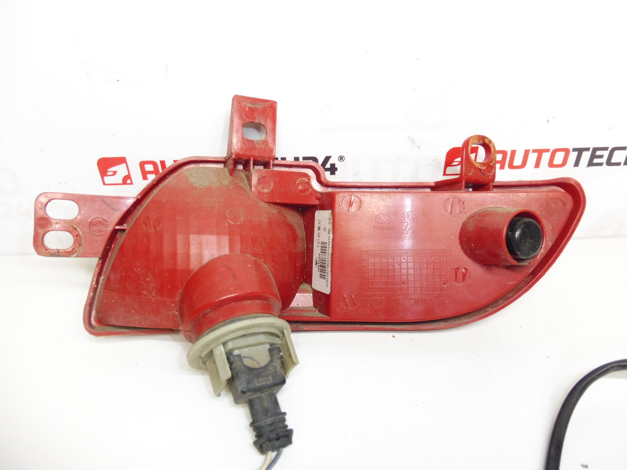 Bal hátsó ködlámpa Peugeot 206+ 9685587780 6350HA