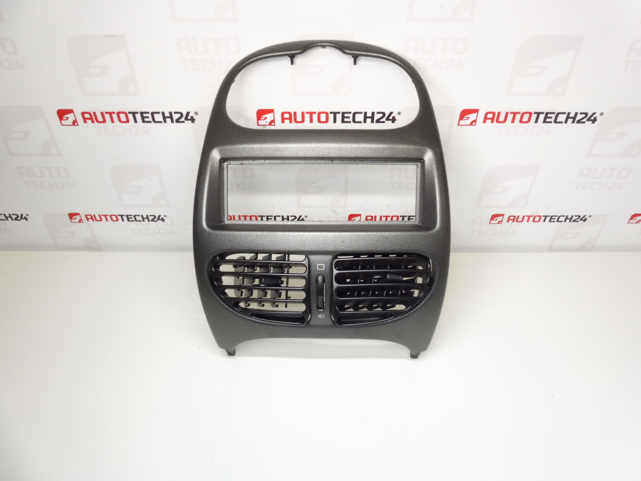 Peugeot 206 rádiókeret ventilátorral 8211C5
