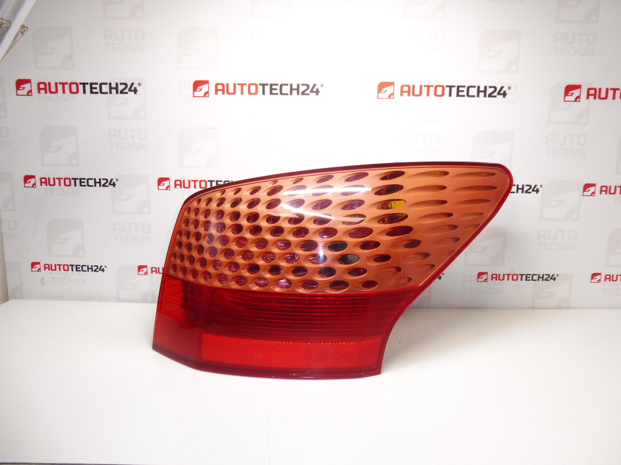 Jobb hátsó lámpa Peugeot 407 SW 9683275180 6351FR