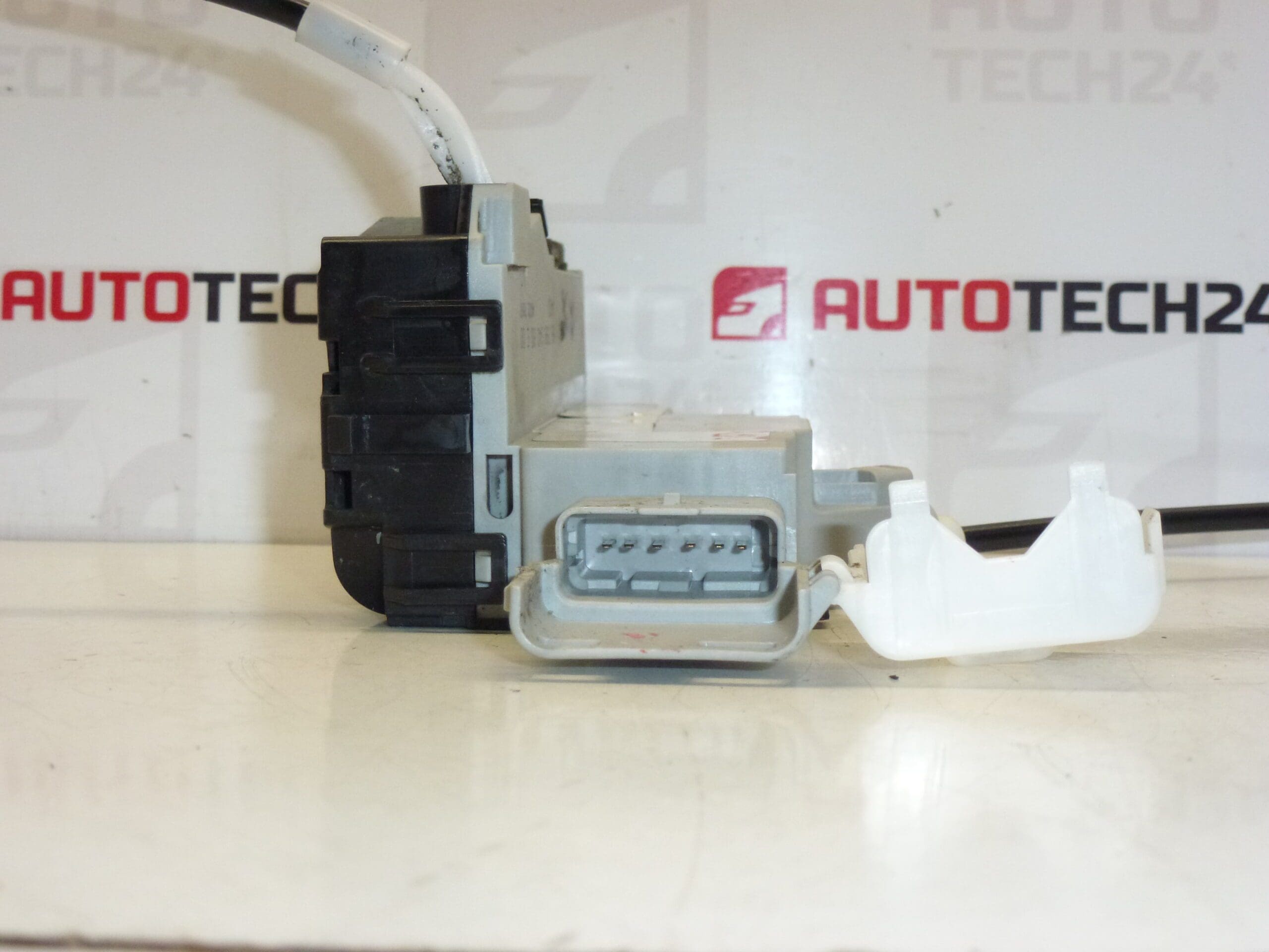 Jobb hátsó ajtózár Peugeot 407 9659854280 9138N8