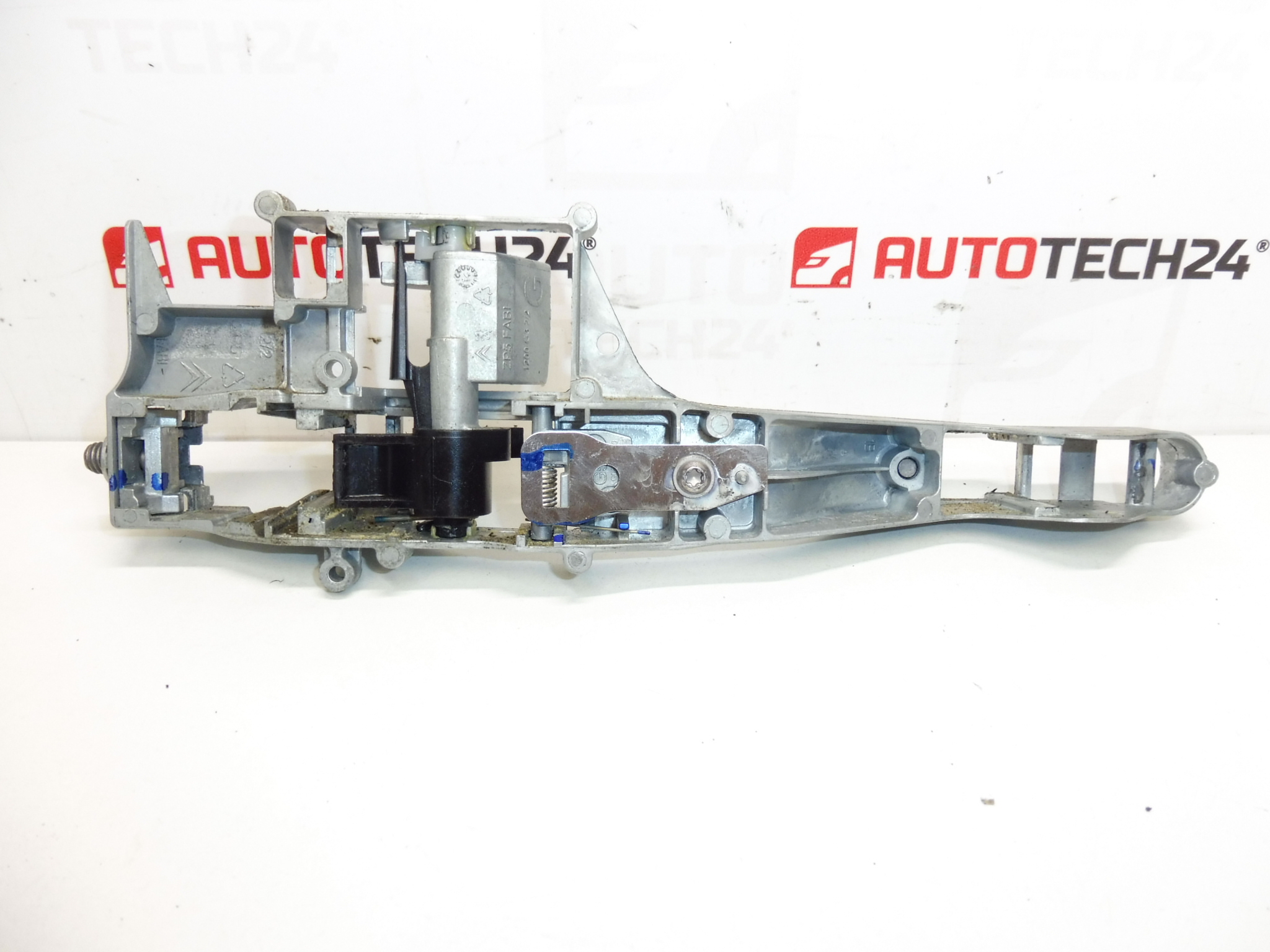 Citroën C3 Picasso bal első ajtó fogantyú rögzítése 910958