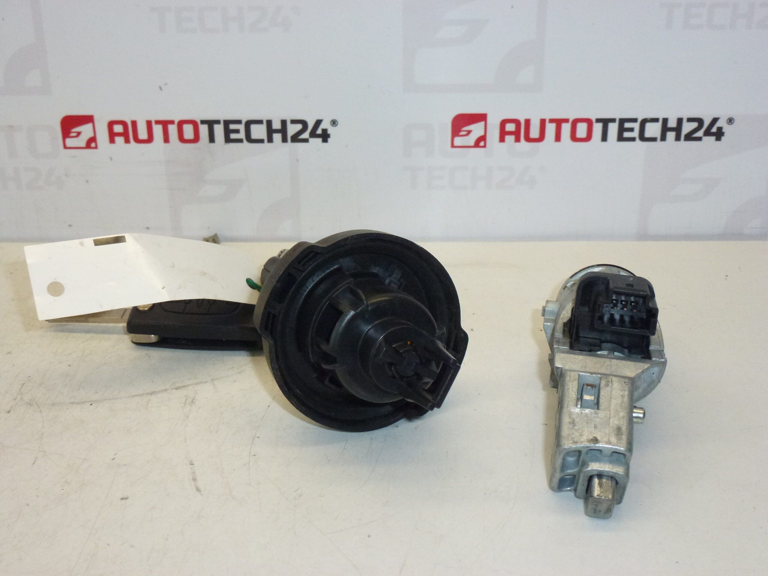 Kapcsolódoboz és 3 kulcs Citroën Peugeot 4162EA