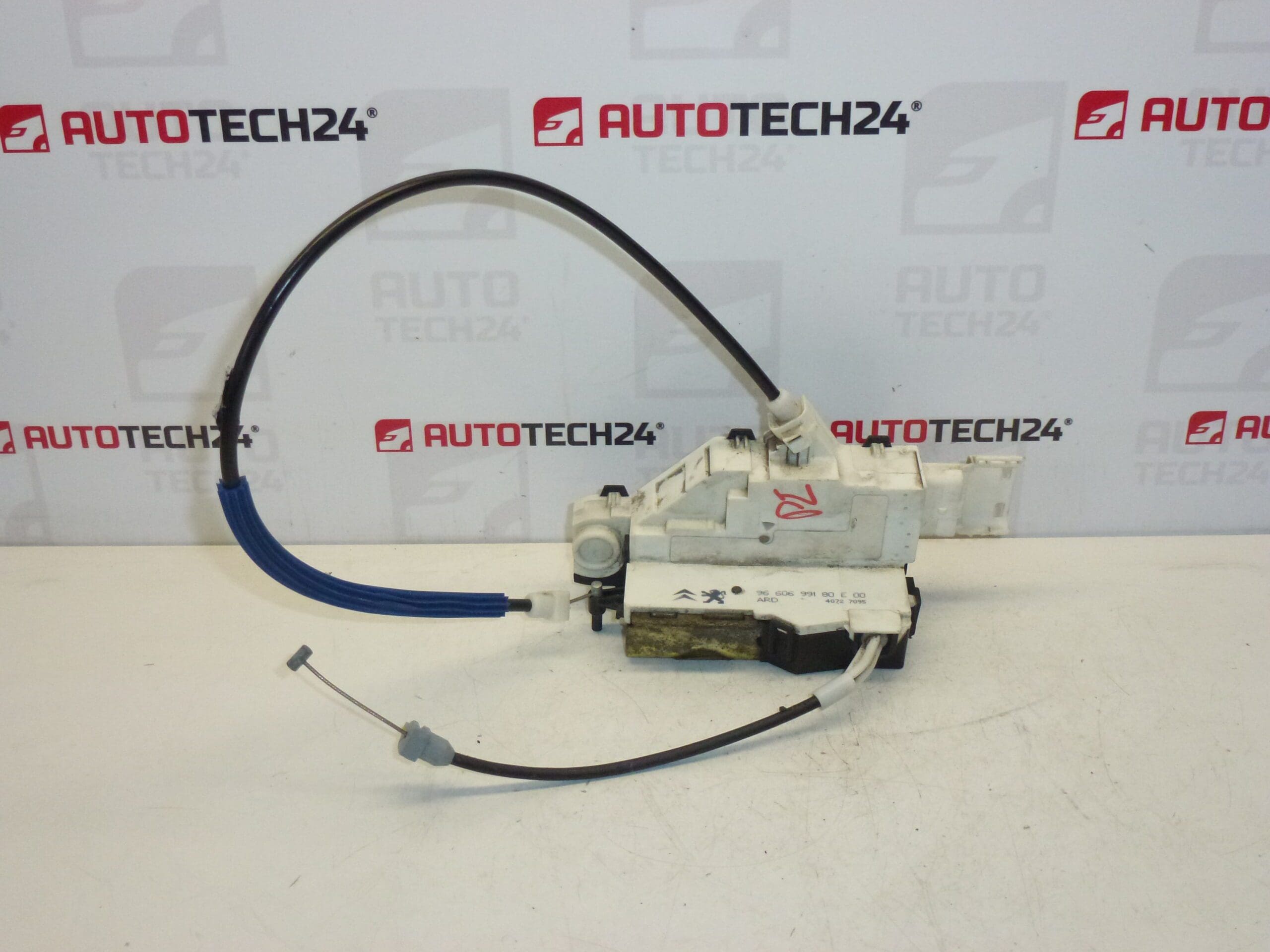 Jobb hátsó ajtózár Peugeot 407 9660699180 9138N7