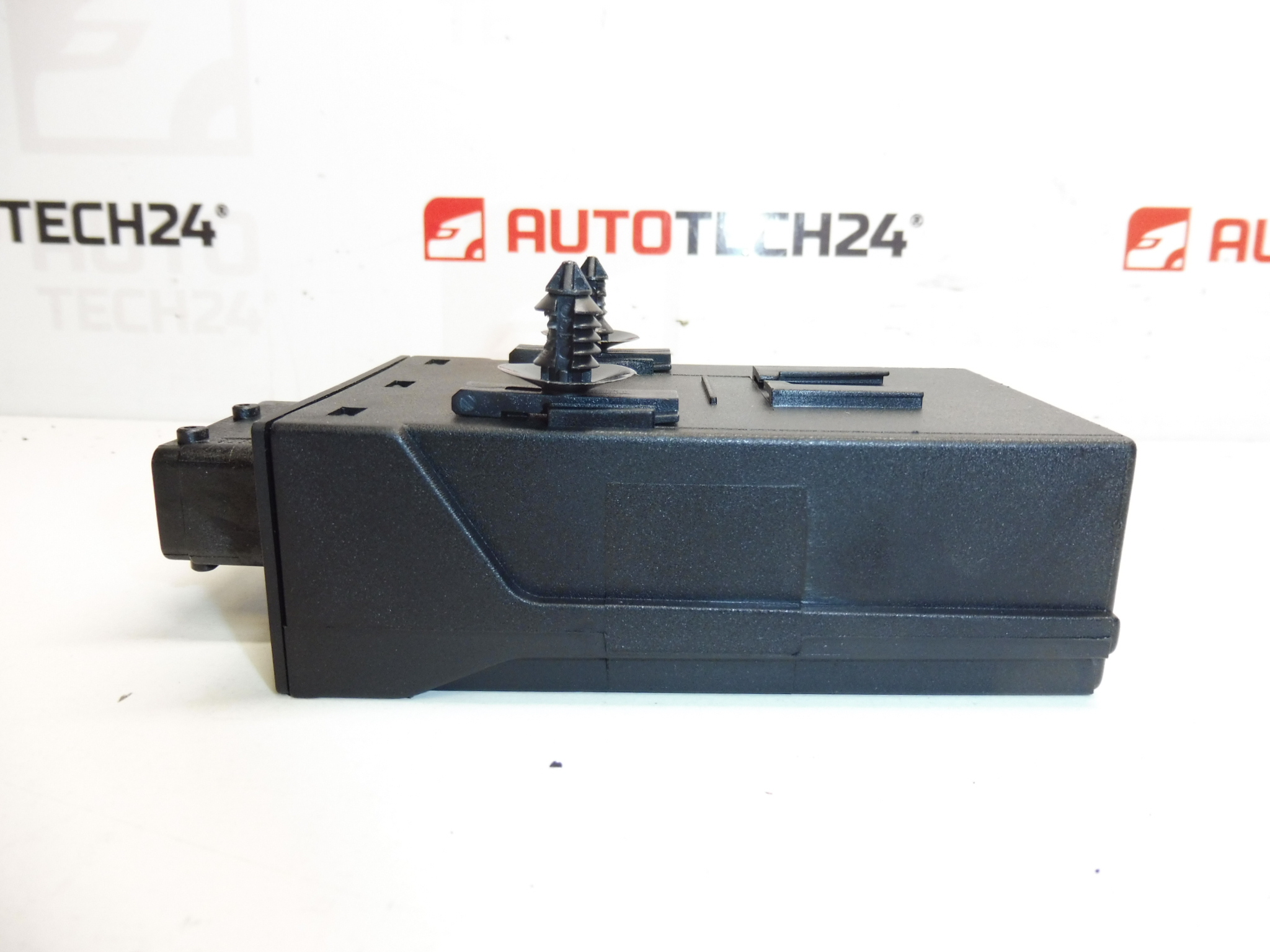 Citroën Peugeot tolóajtó hátsó ECU 1400043980 657046