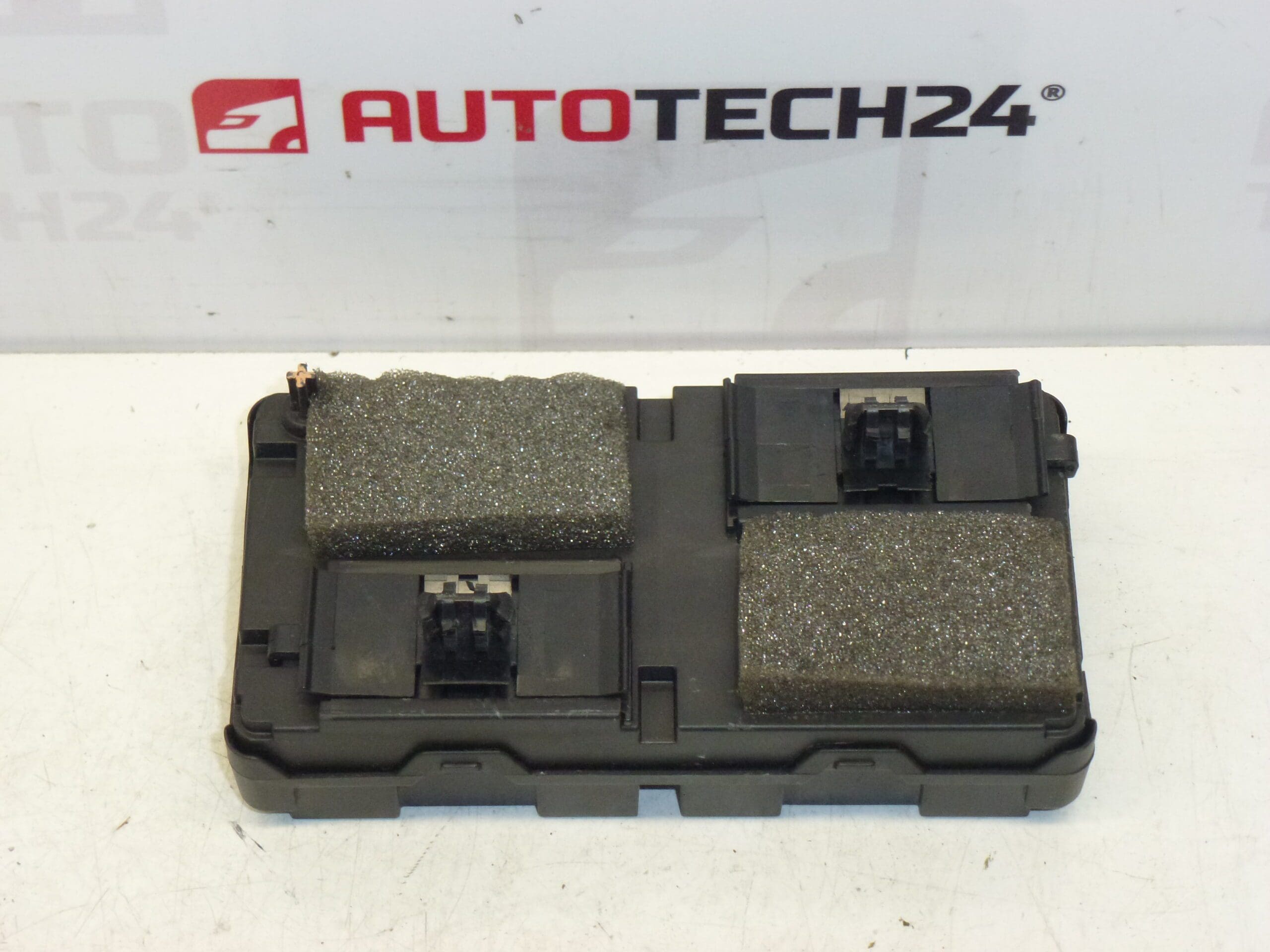 Citroën Peugeot egység 9655140080