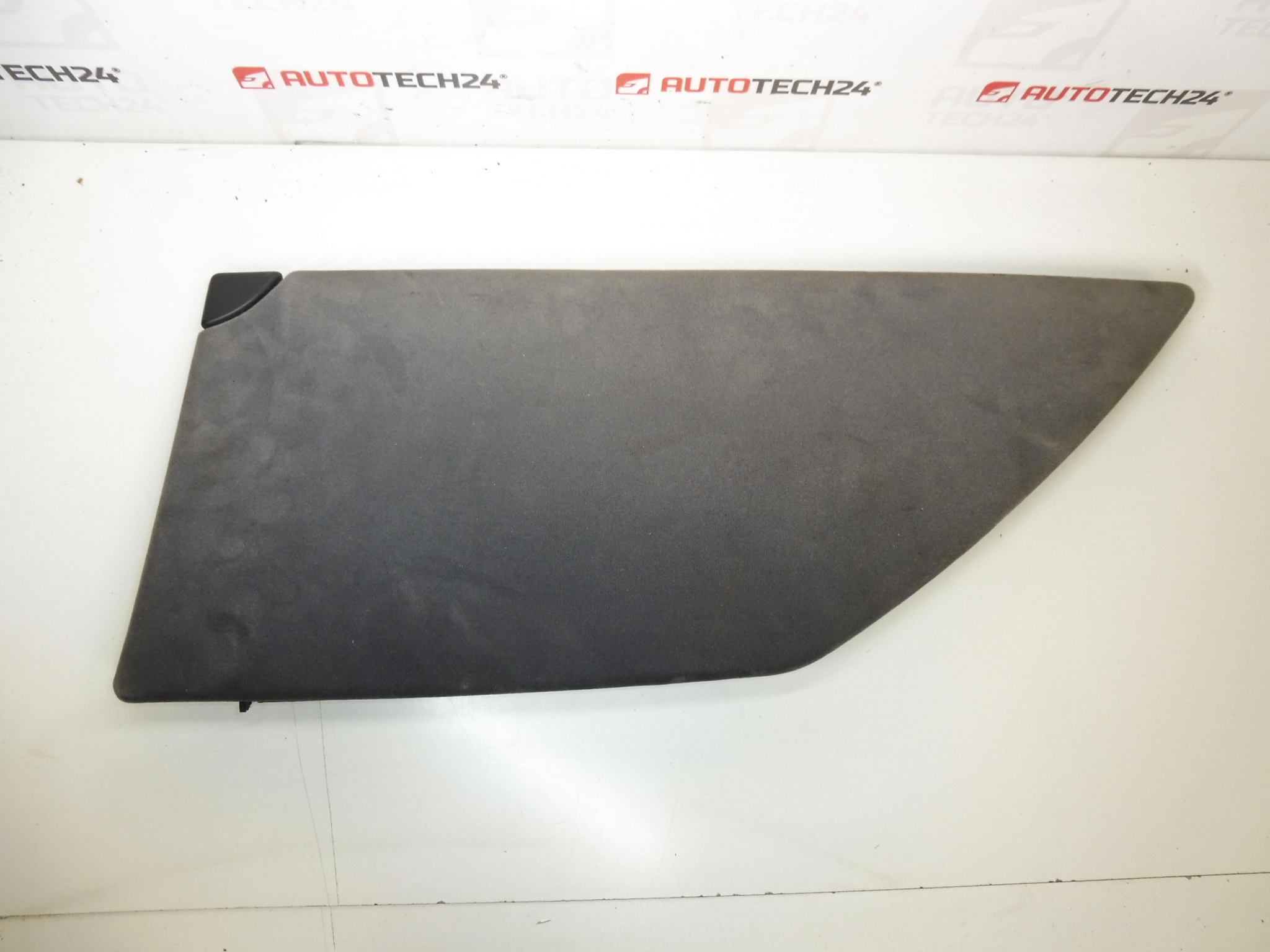 Citroën C8 Peugeot 807 8218TQ kesztyűtartójának fedele