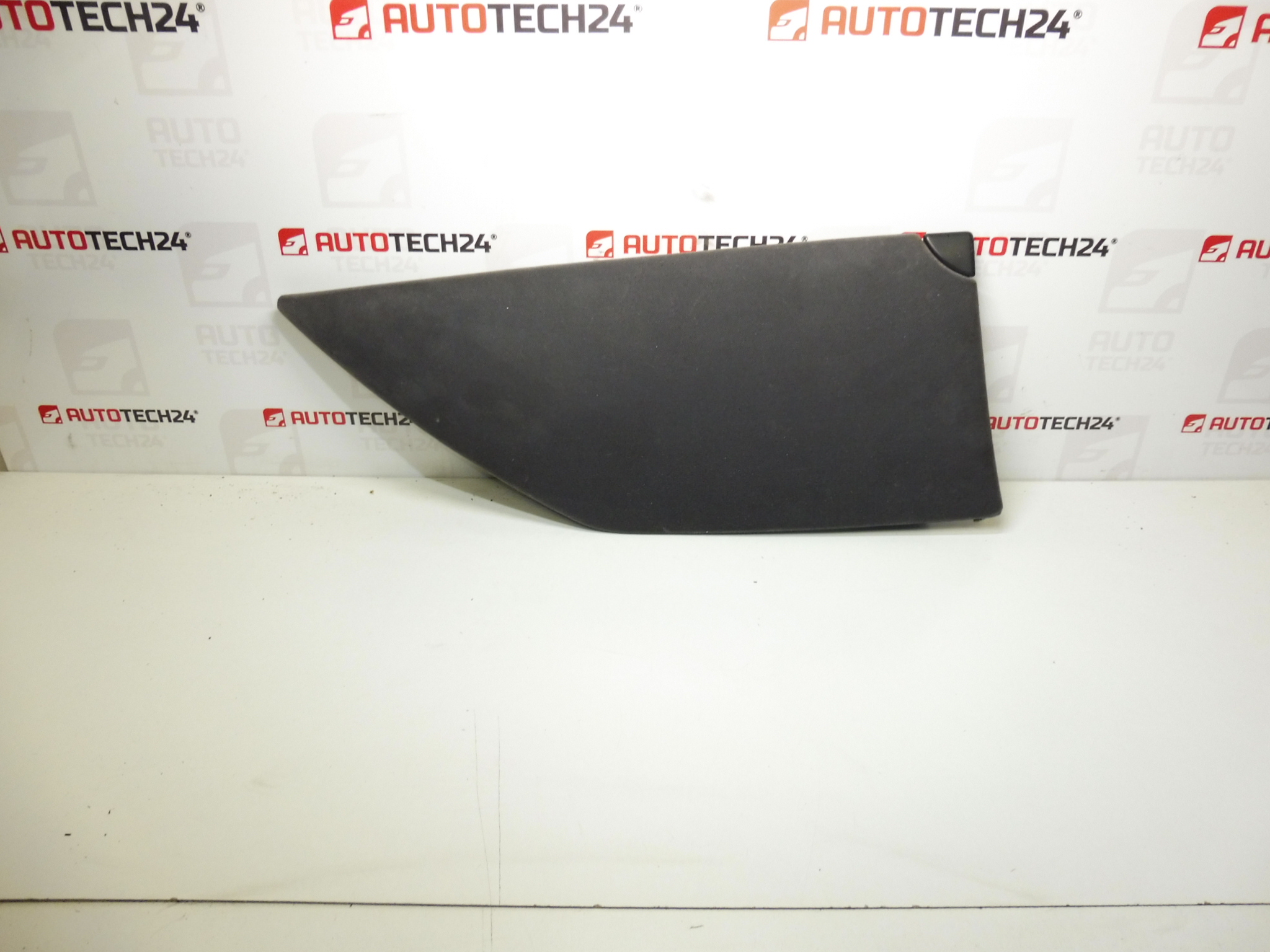 Tárolódoboz fedele Utas Citroën C8 Peugeot 807 8218TP