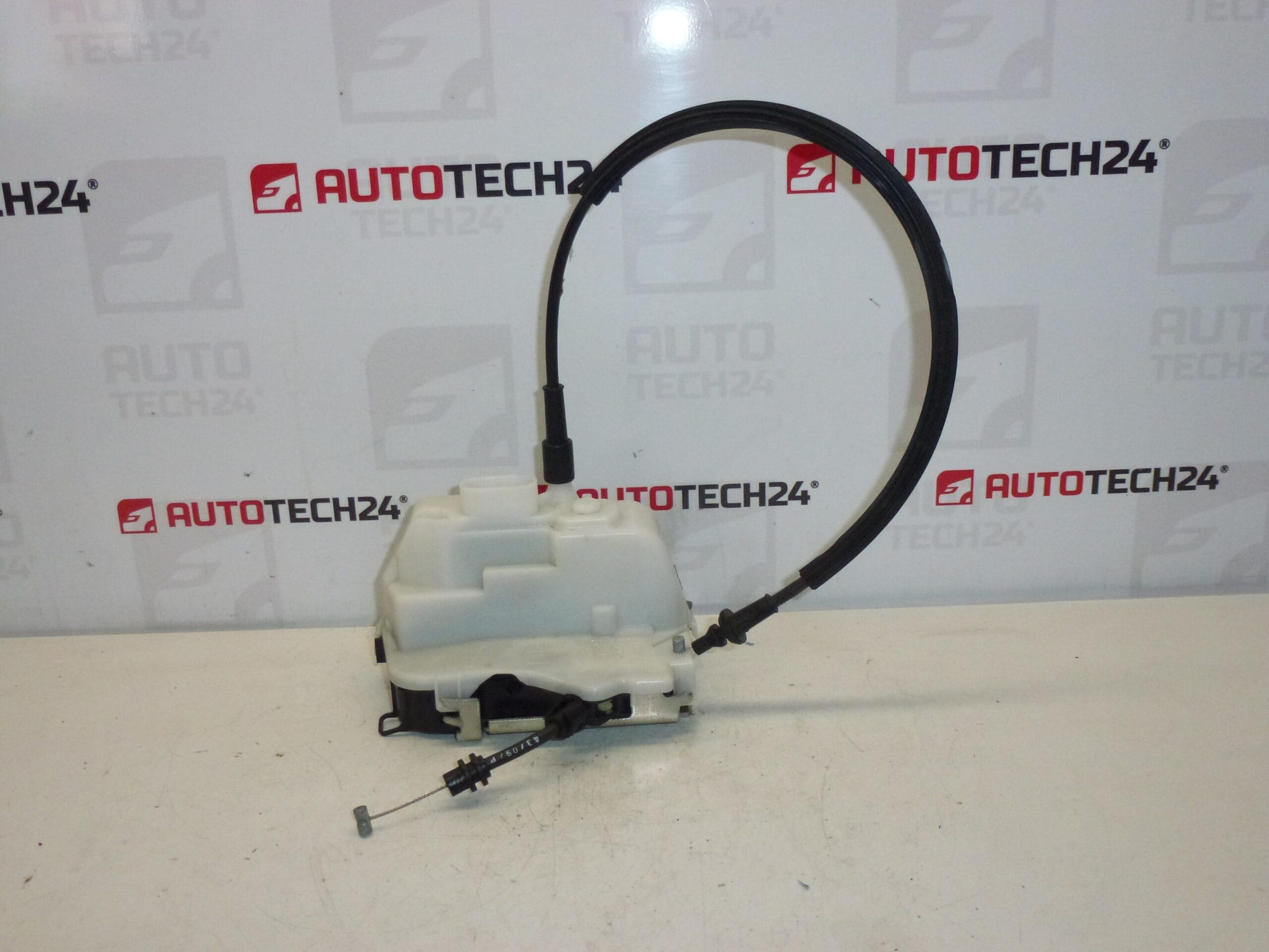 Jobb hátsó ajtózár 4 PIN Citroën C3 56316680 61427180 9138K4