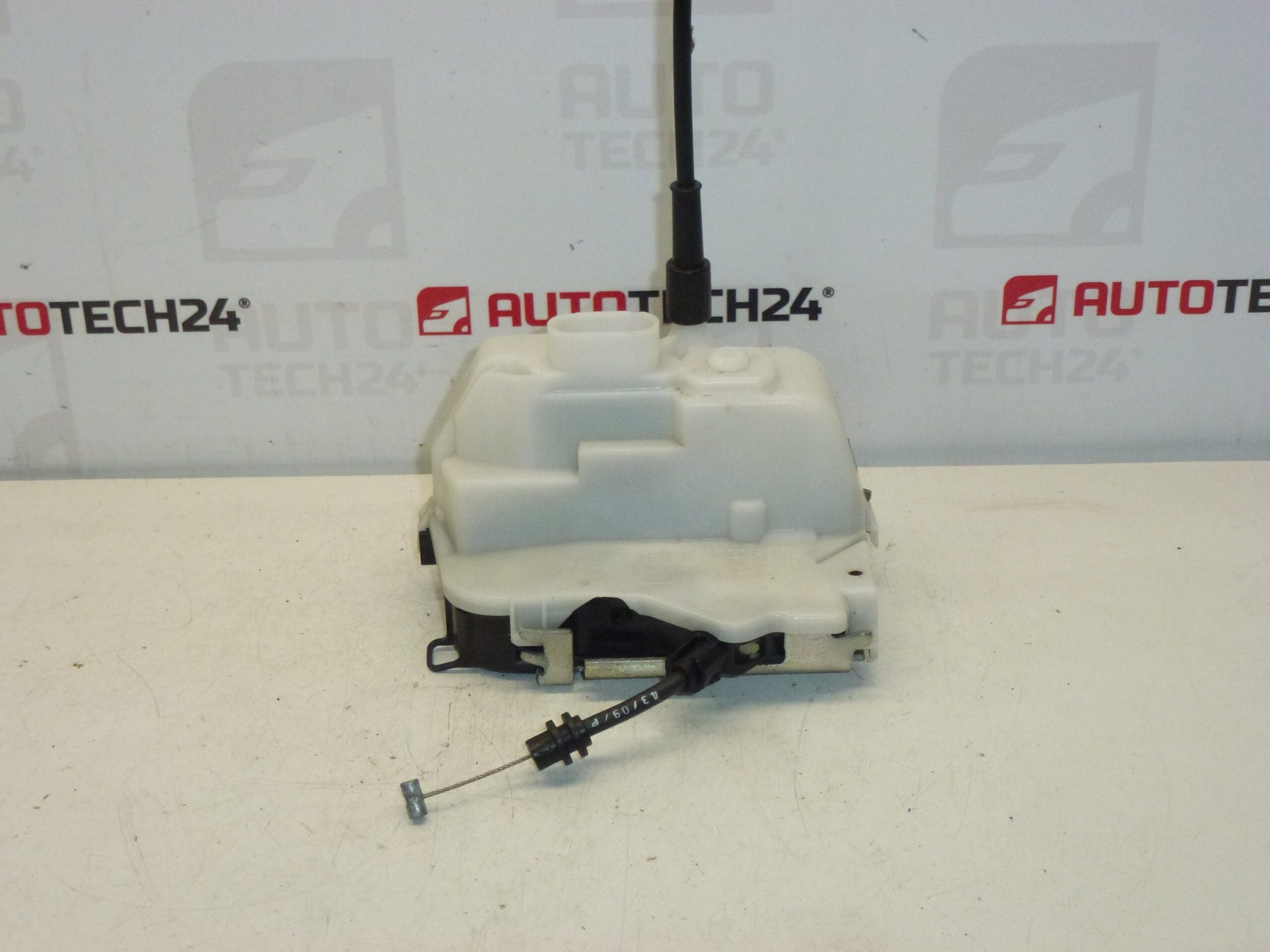 Jobb hátsó ajtózár 4 PIN Citroën C3 56316680 61427180 9138K4