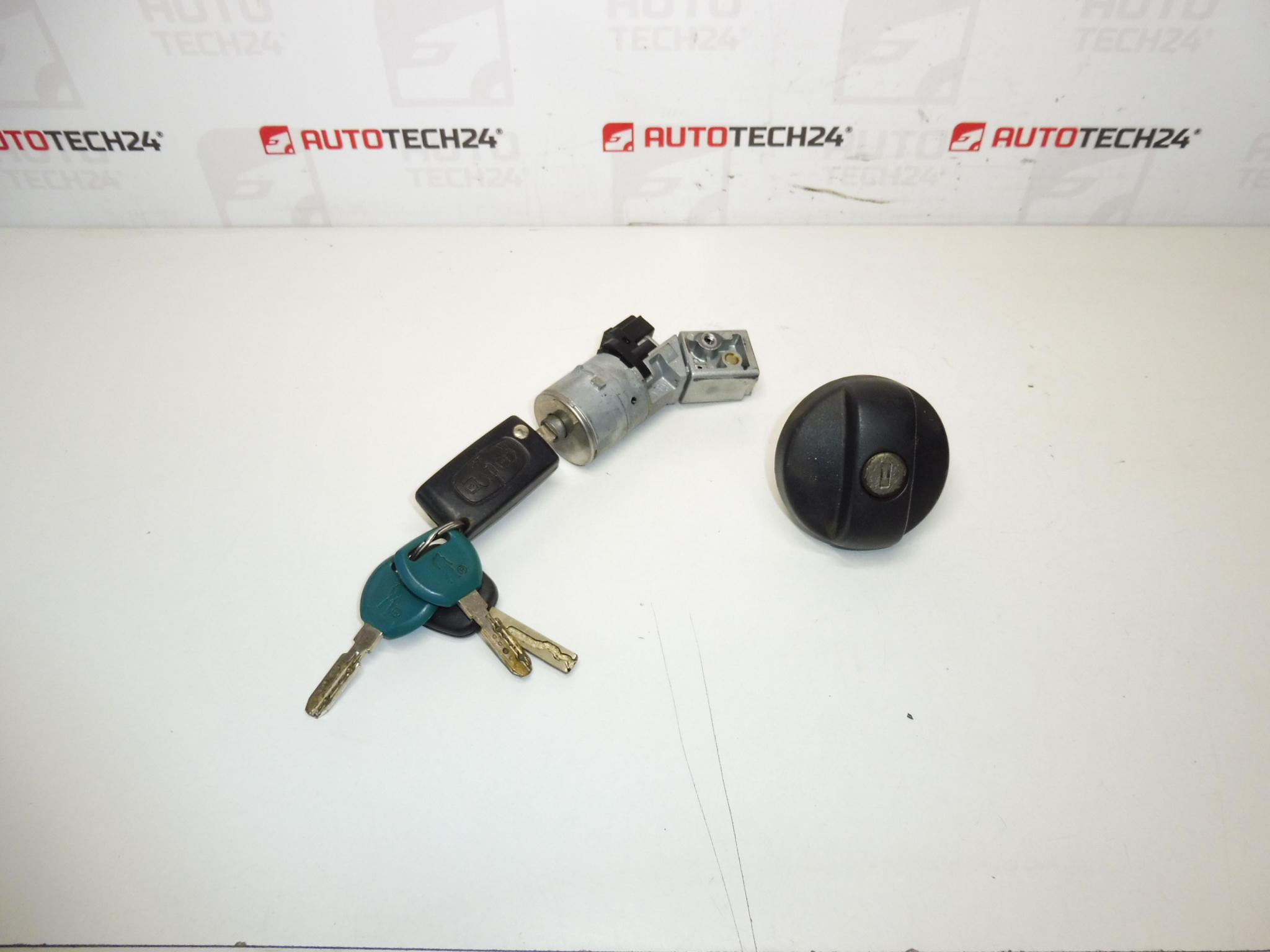 Kapcsolódoboz, tanksapka és 2 kulcs Citroën Peugeot 4162KF 4162XT