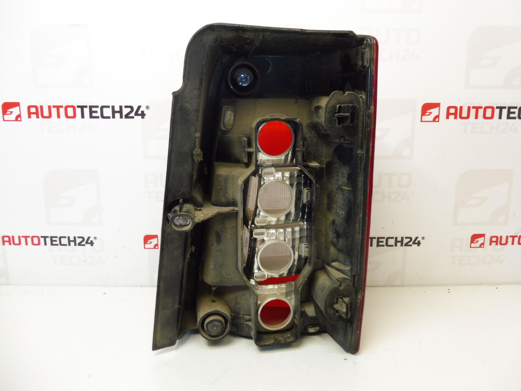 Bal hátsó lámpa Citroën Peugeot 9657977080 6350Z1