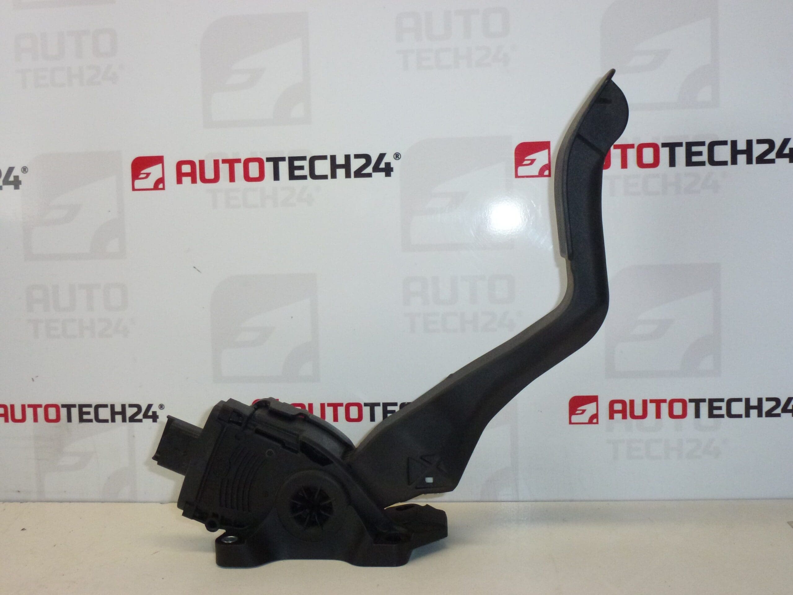 Gázpedál HELLA Citroën Peugeot 9681530380 1601Y4