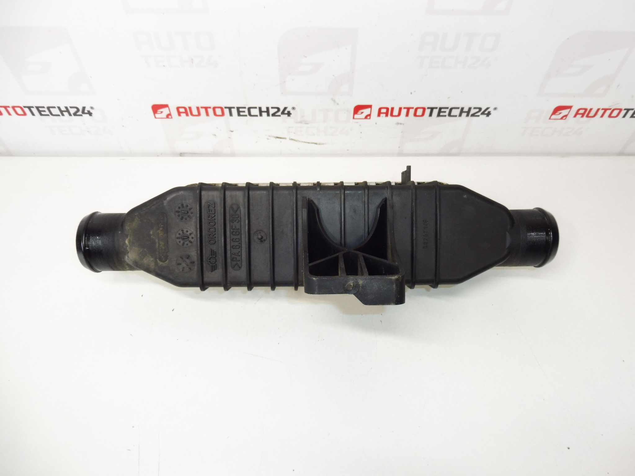 Hőcserélő léghűtő folyadék Citroën Peugeot 2.0 2.2 HDI 0384H0