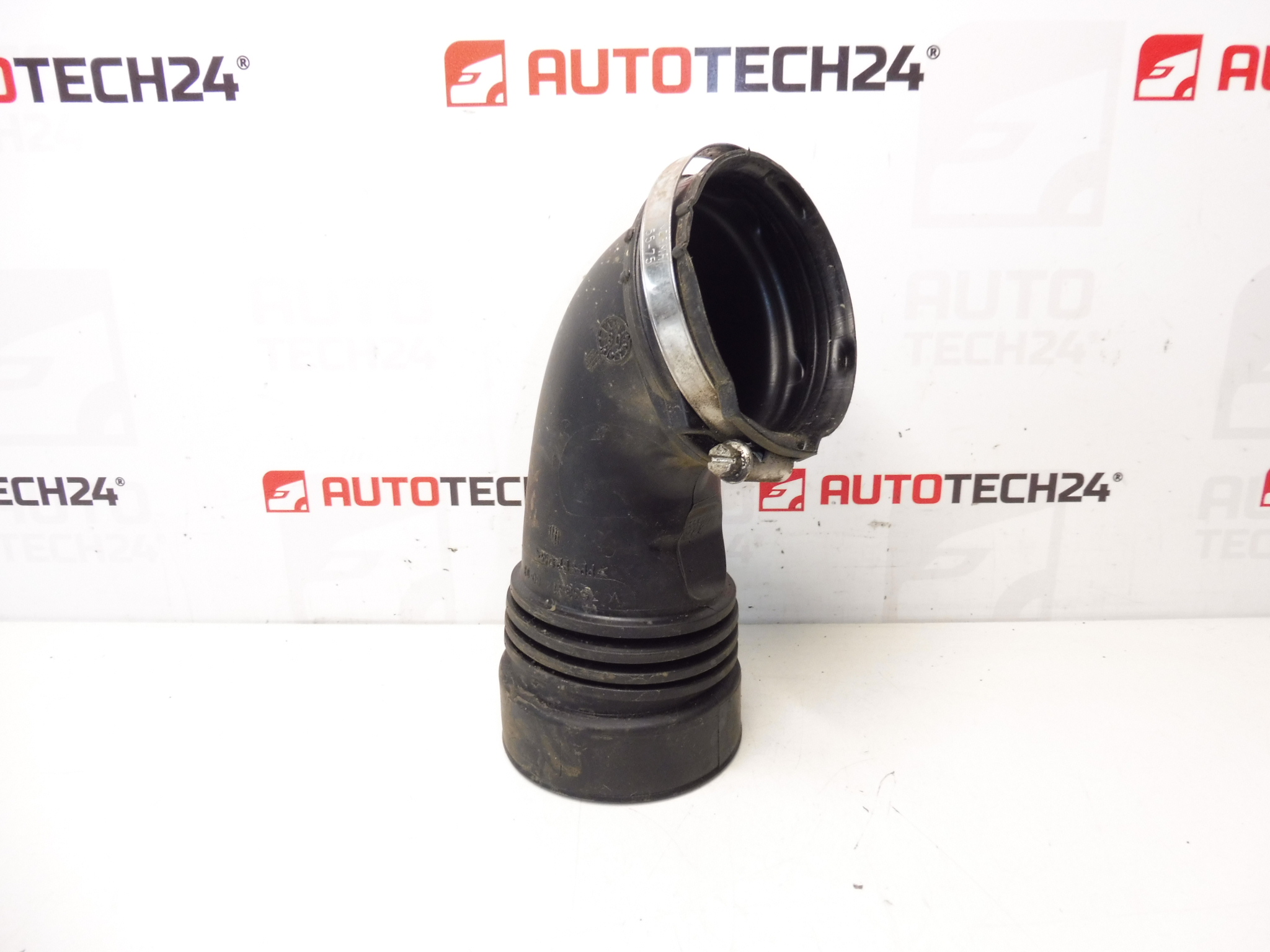 Levegőcsatlakozás a szűrődobozhoz 1.4 VTI 70 kW 8FS Citroën Peugeot V756361880 1436J7