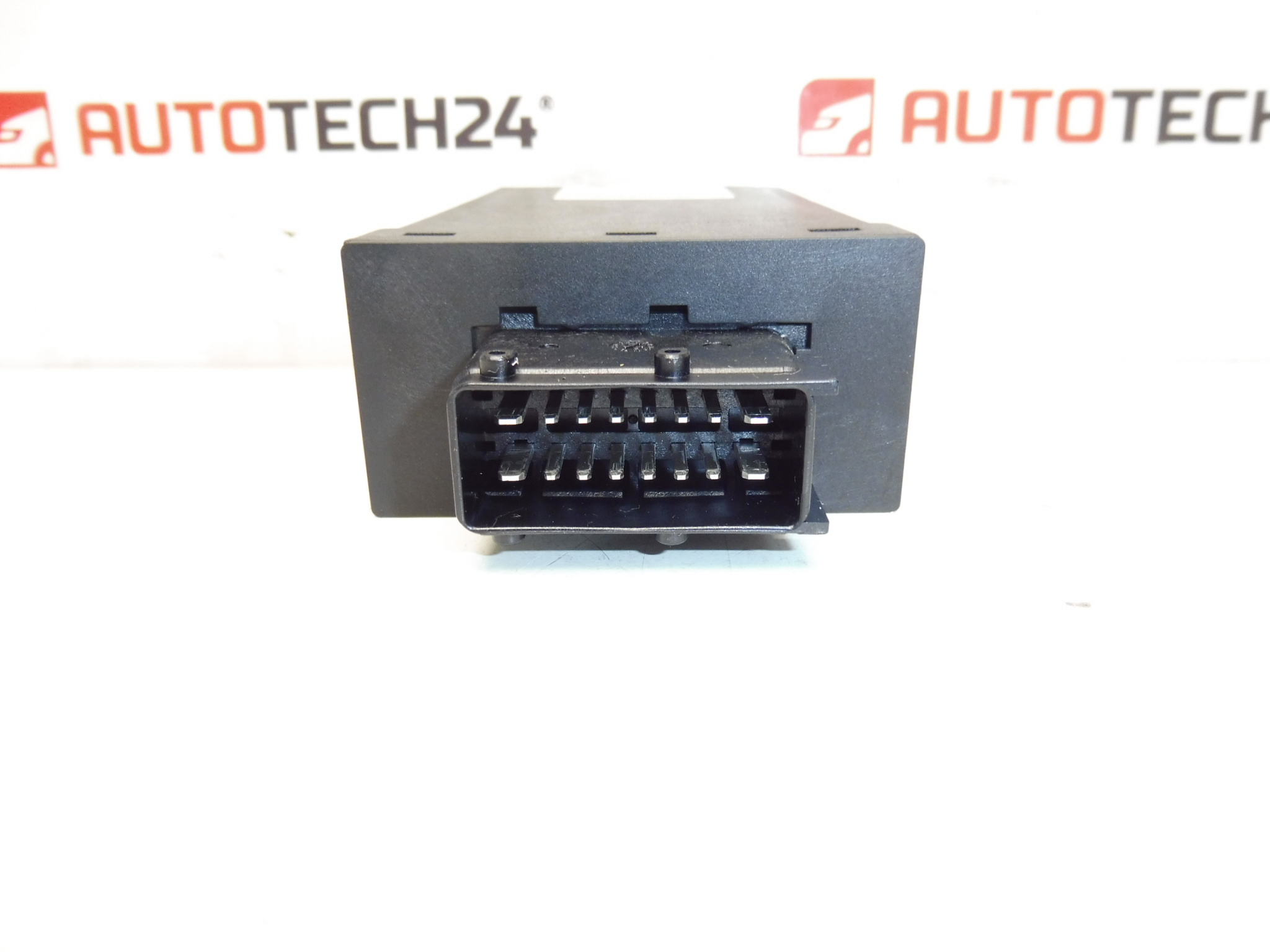 Citroën Peugeot tolóajtó ECU 1400047280 657047