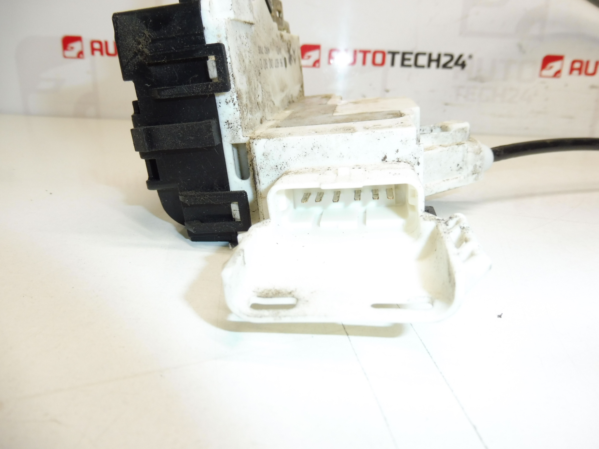 Utasoldali ajtózár Peugeot 1007 9646010280 9660701080 9681333880 9136AP