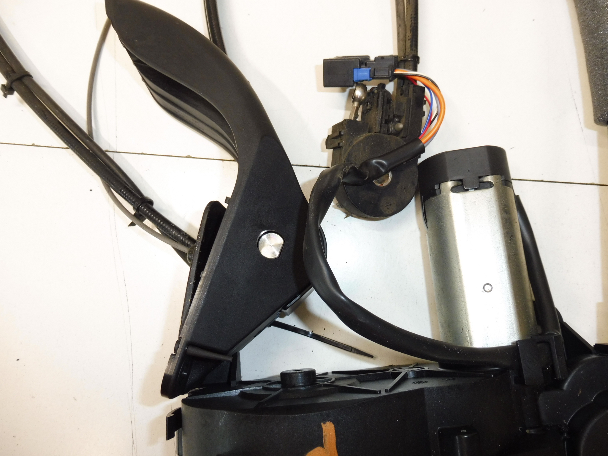 Peugeot 1007 utas elektromos hajtás 9680508080 9138E0 9138C8