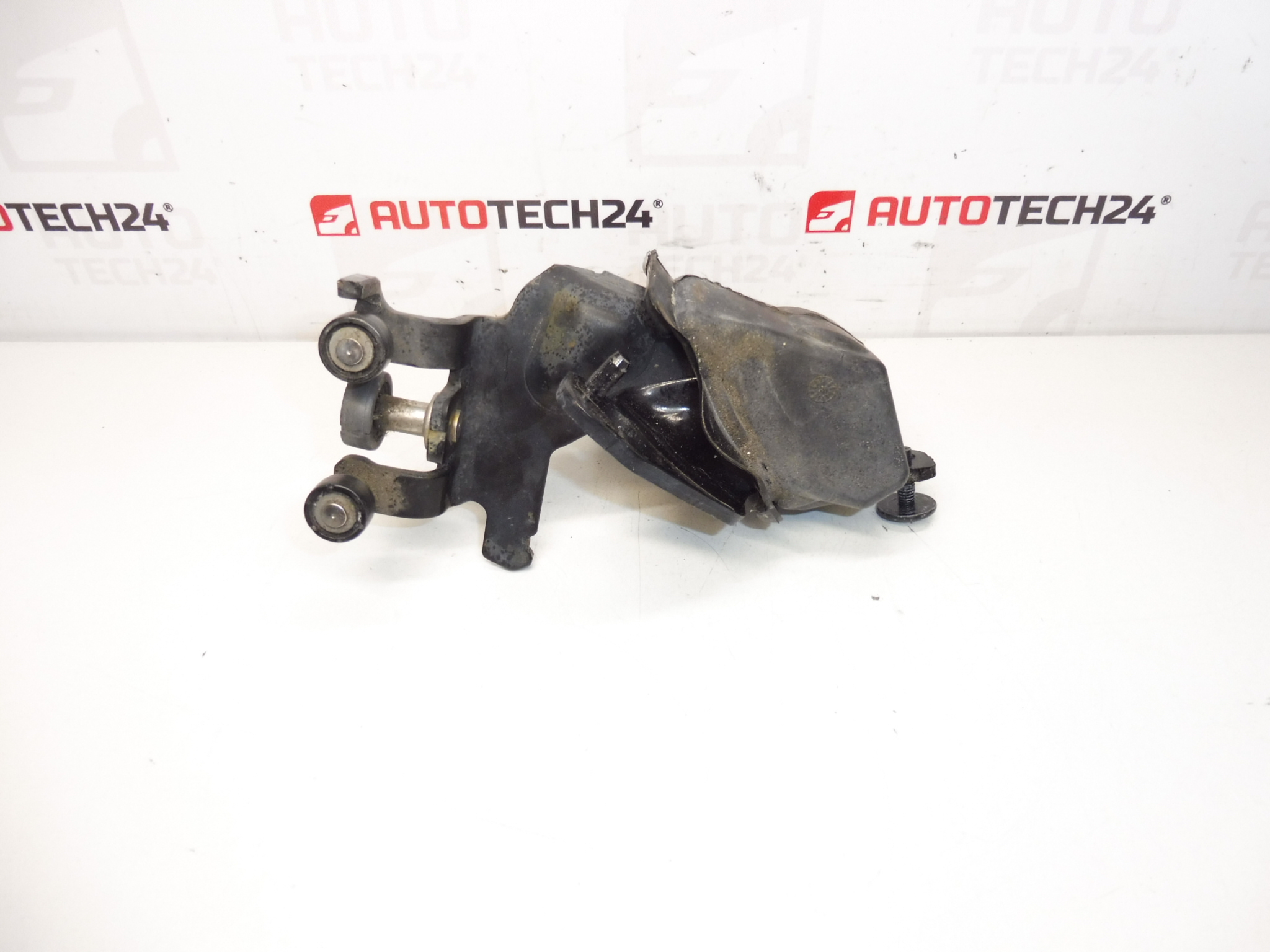 Peugeot 1007 vezetőajtó szíjtárcsa zsanér 9033S8