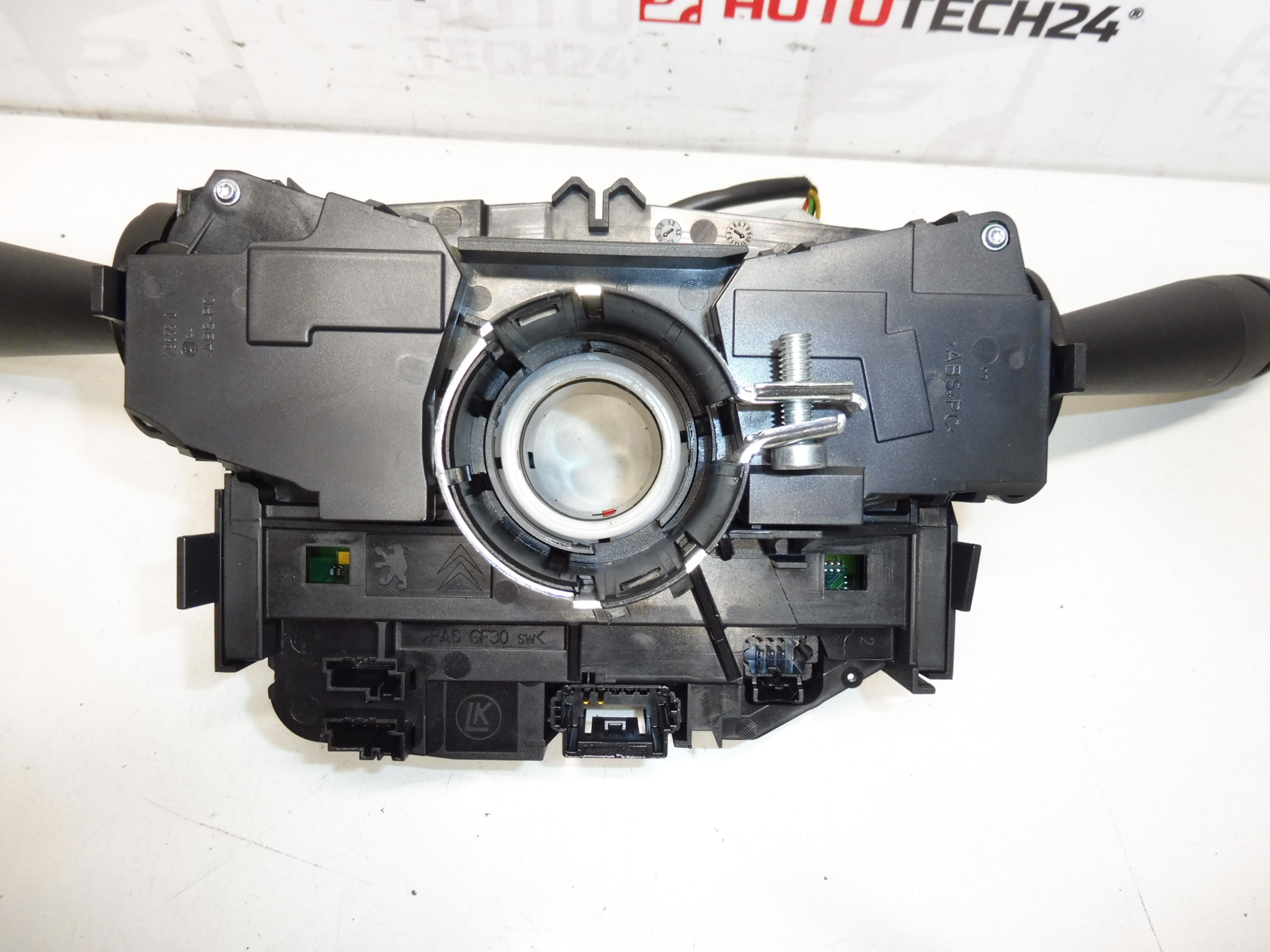 Karos kezelőszervek COM2008 Citroën Peugeot DS 98000242ZD 98199434ZD