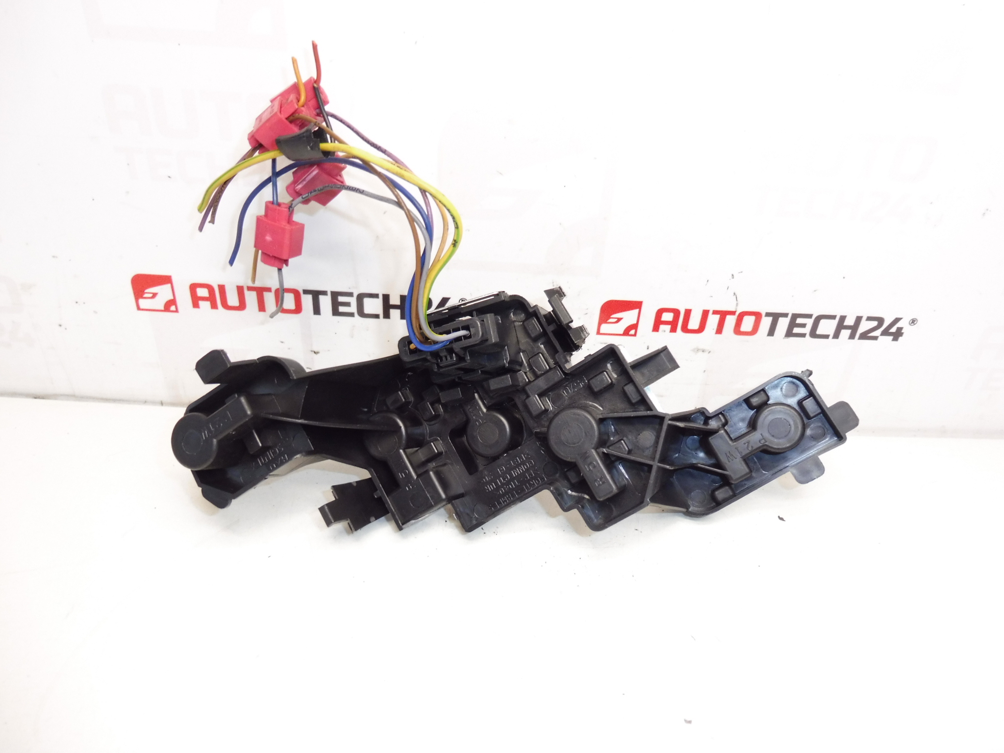 Bal hátsó lámpa peugeot 307 ii 6350x0