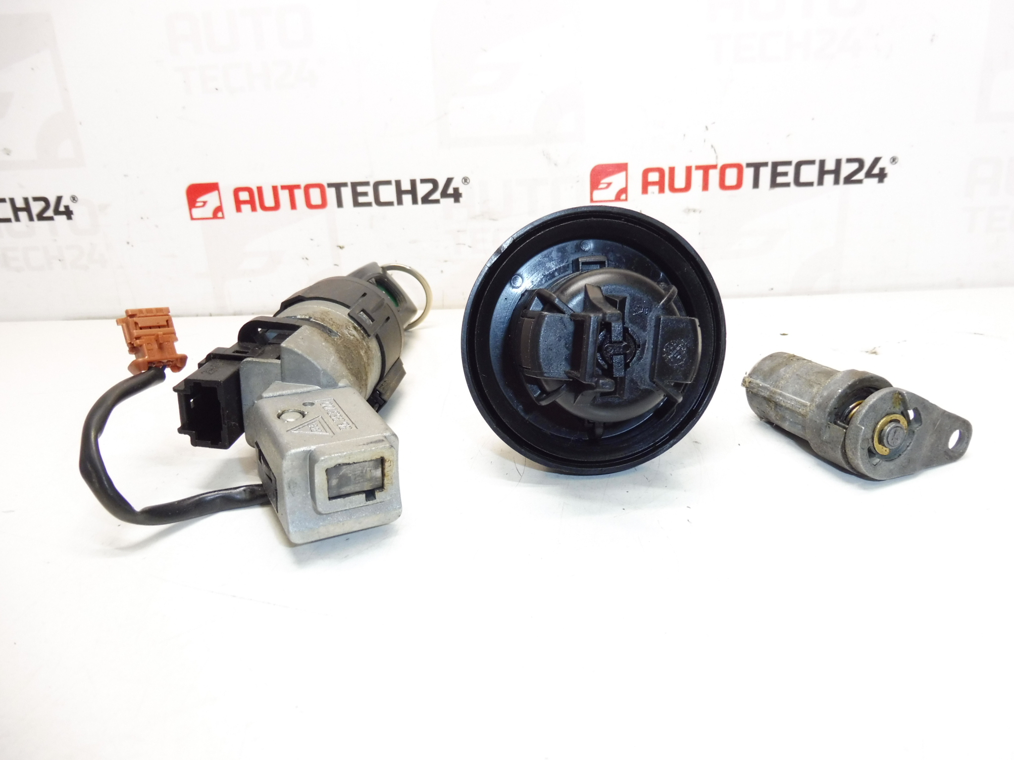 Zárkészlet 2 kulcsos Peugeot 307 4162GA 4162KG