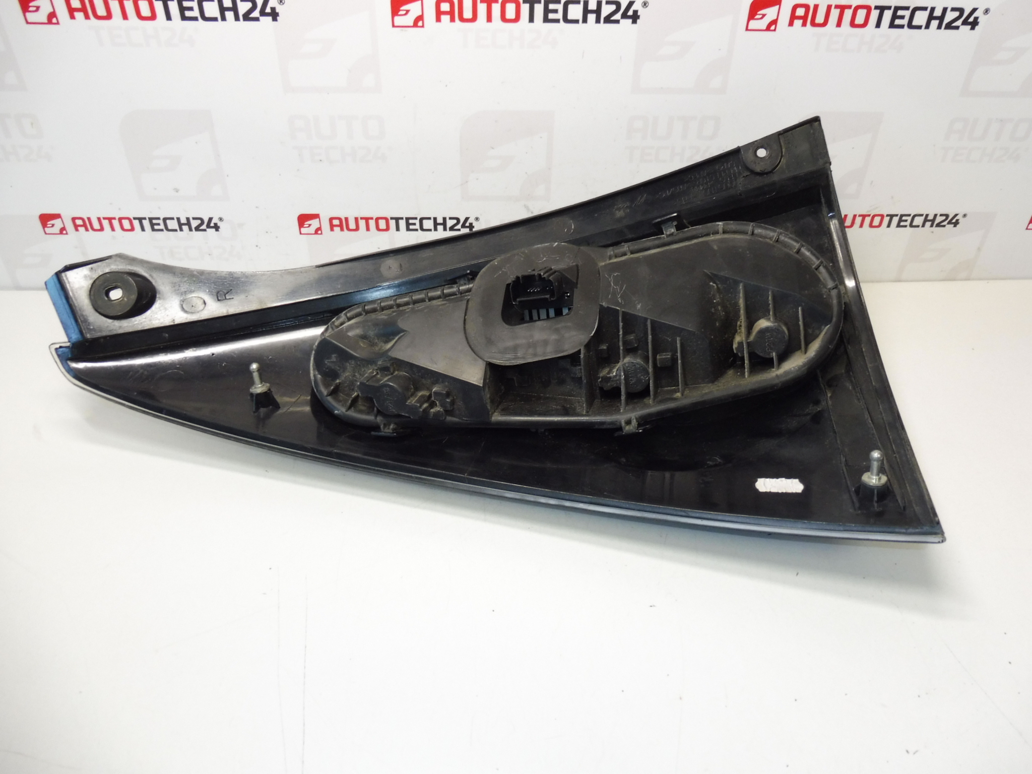 Jobb hátsó lámpa Citroën C1 81550-0H060 6351x8