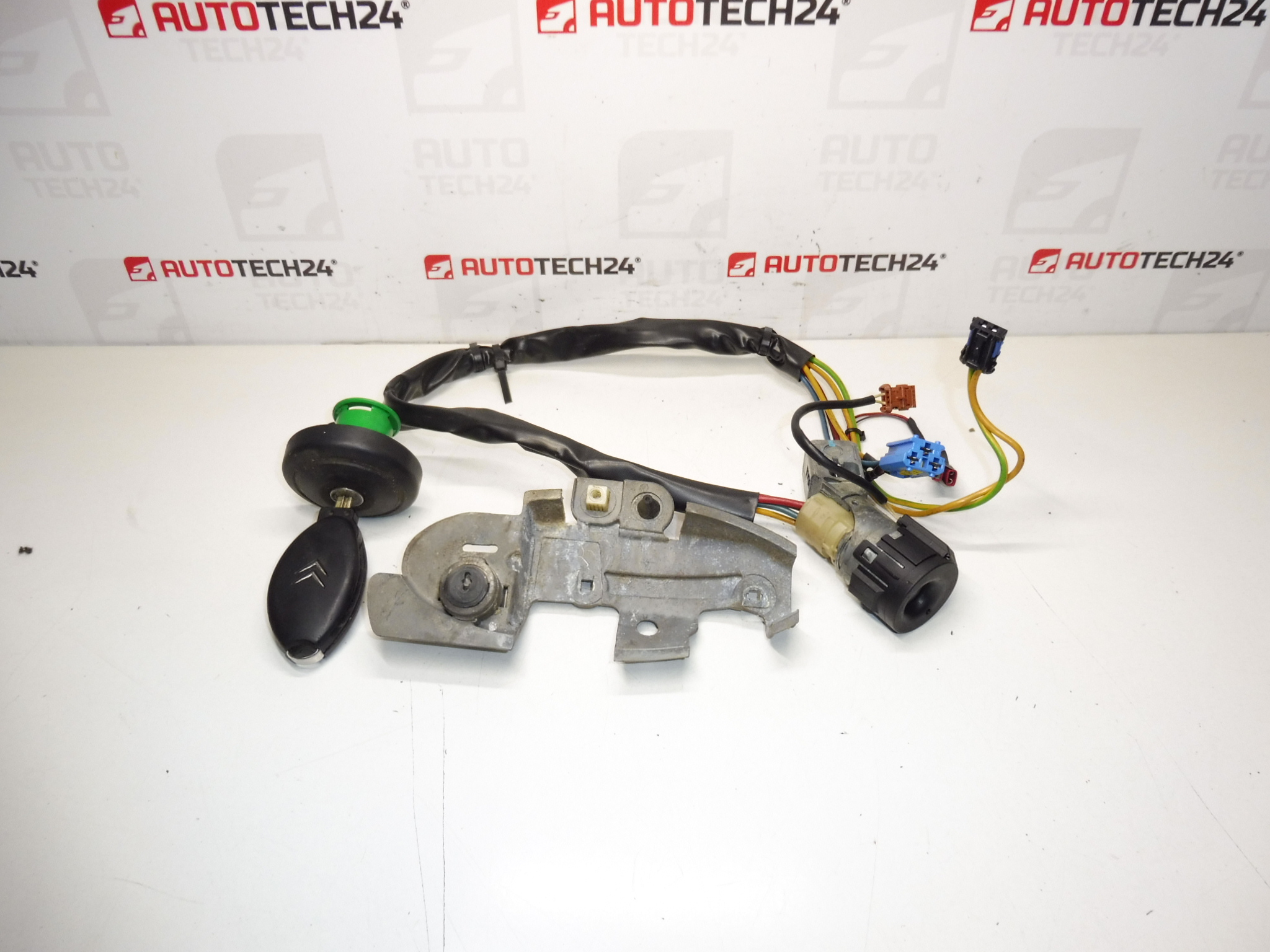 Zárkészlet + egy kulcs Citroën C5 01-07 4162Z0 4162CE