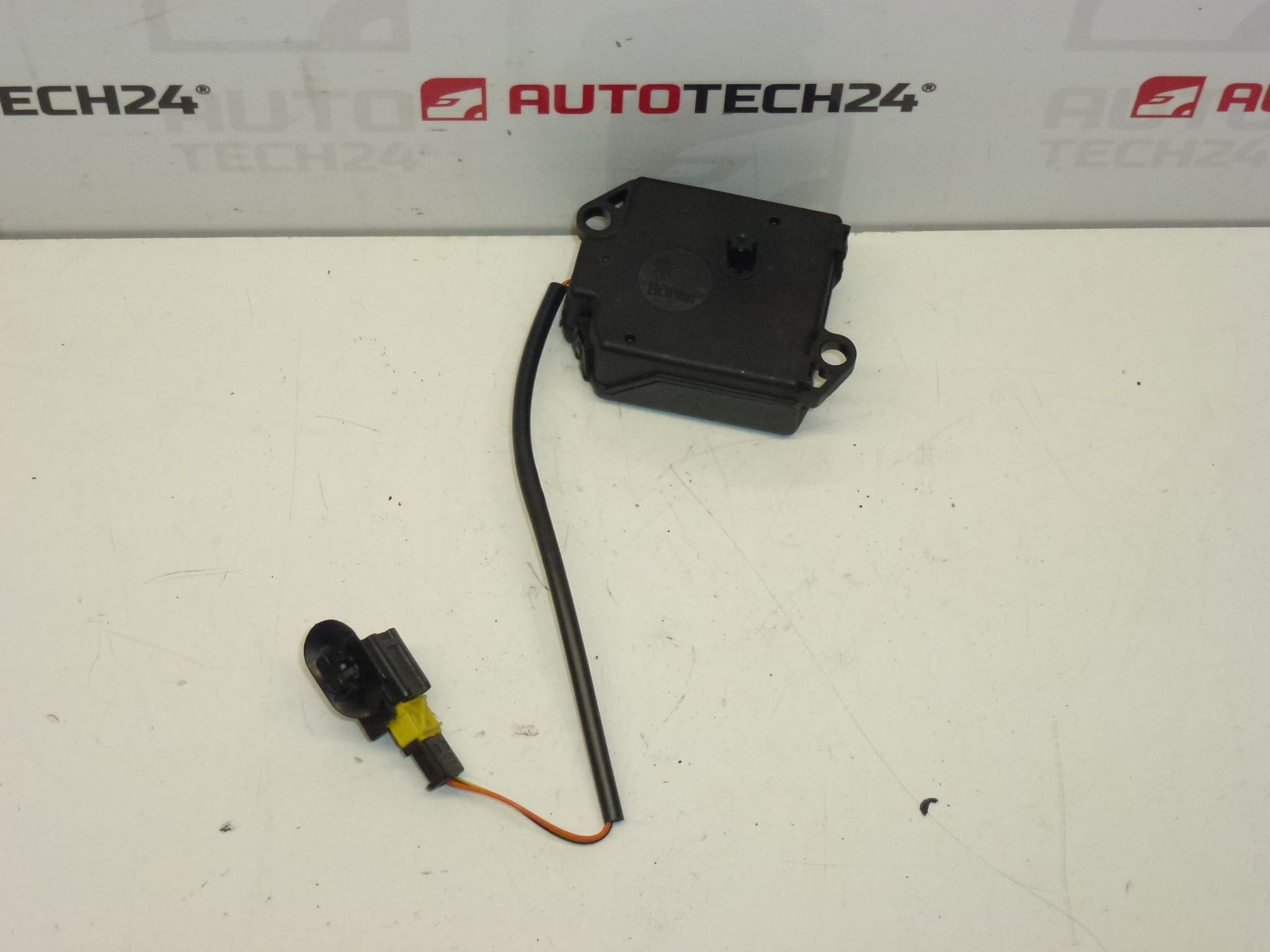 Szervo Valeo Citroën Peugeot 16107210006 6447CF