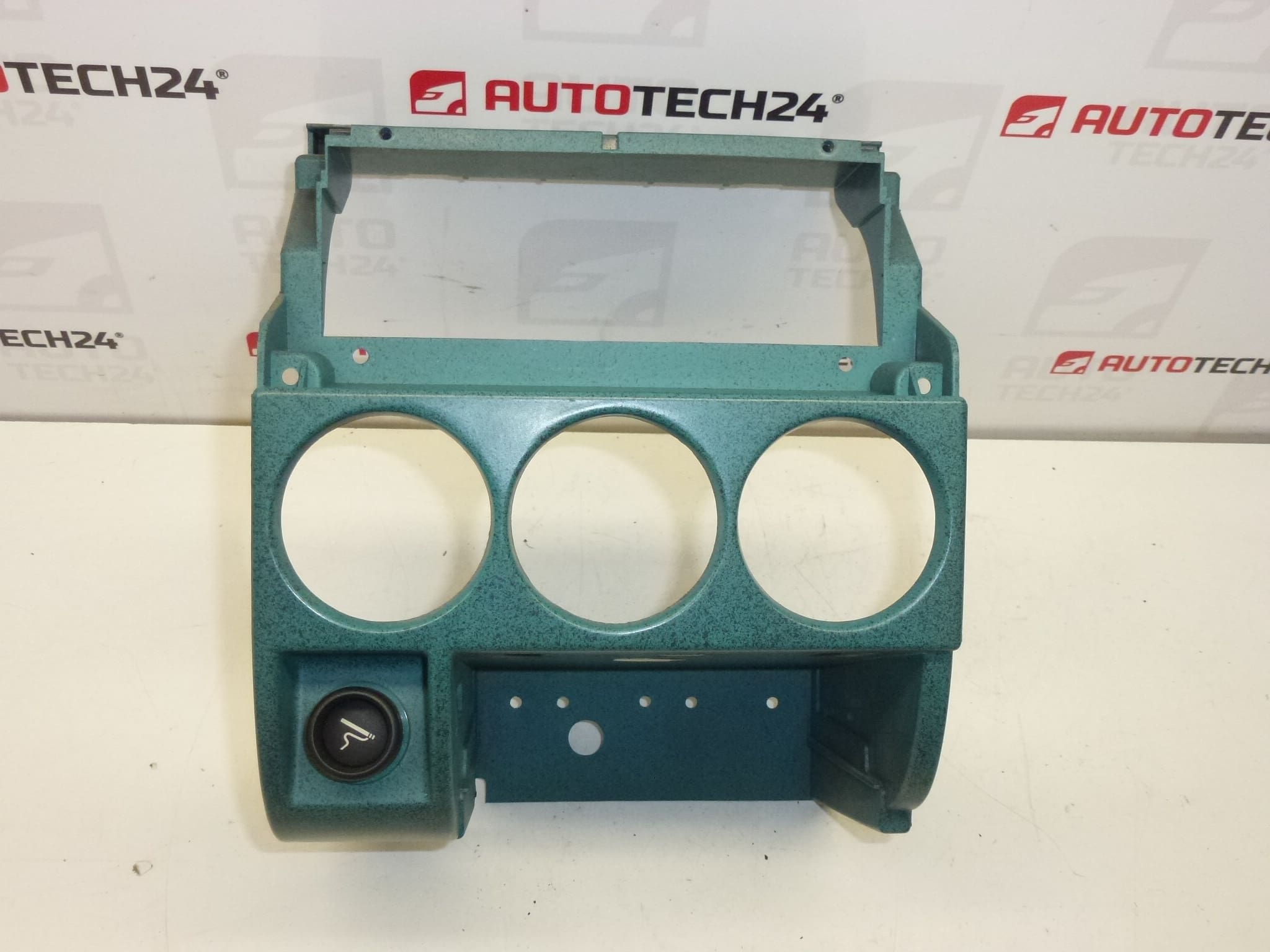 Műszerfal panel Citroën Berlingo I és Peugeot Partner I 9602991677 8203LA