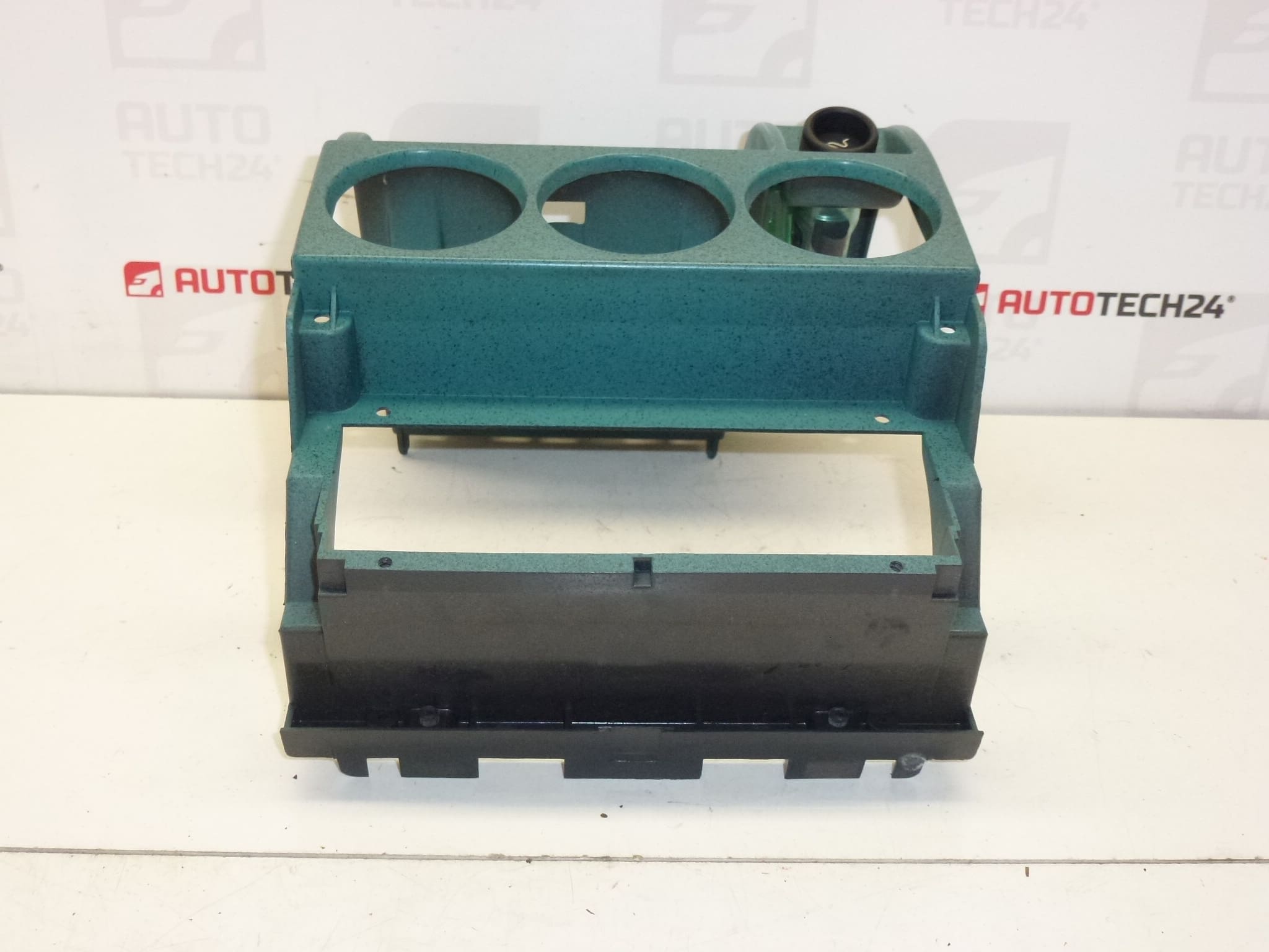 Műszerfal panel Citroën Berlingo I és Peugeot Partner I 9602991677 8203LA