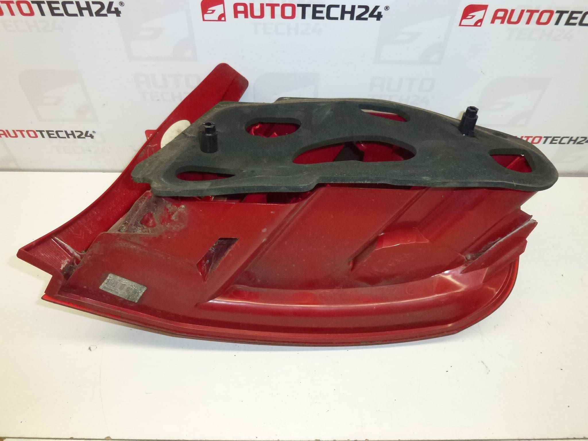 Bal hátsó lámpa Peugeot 407 szedán 6350LE